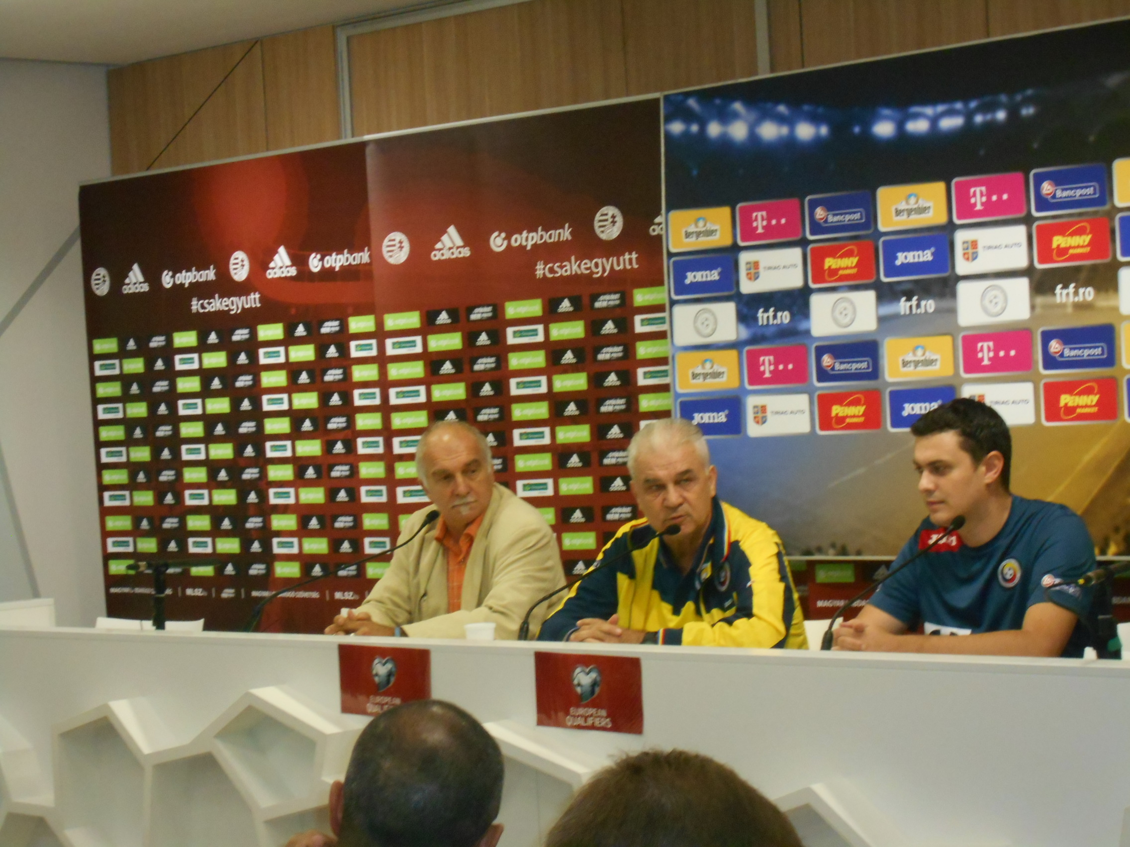 PREL. EURO 2016, UNGARIA - ROMÂNIA (vineri, ora 21.45, TVR 1). Antrenorul lor ar fi mulțumit cu o remiză. ”Îi respect punctul de vedere”, a glumit Iordănescu. ”Știu 50% din echipă! Cealaltă jumătate depinde de cum dorm la noapte”. ^Mesaj pentru Hagi: ”Una e să pregătești Viitorul, altă treabă e naționala”. ECHIPA PROBABILĂ