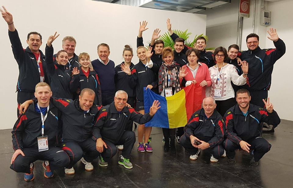 Tricolorii medaliați cu bronz la CM de tenis de masă pentru juniori s-au făcut blonzi, precum Generația de Aur la CM '98