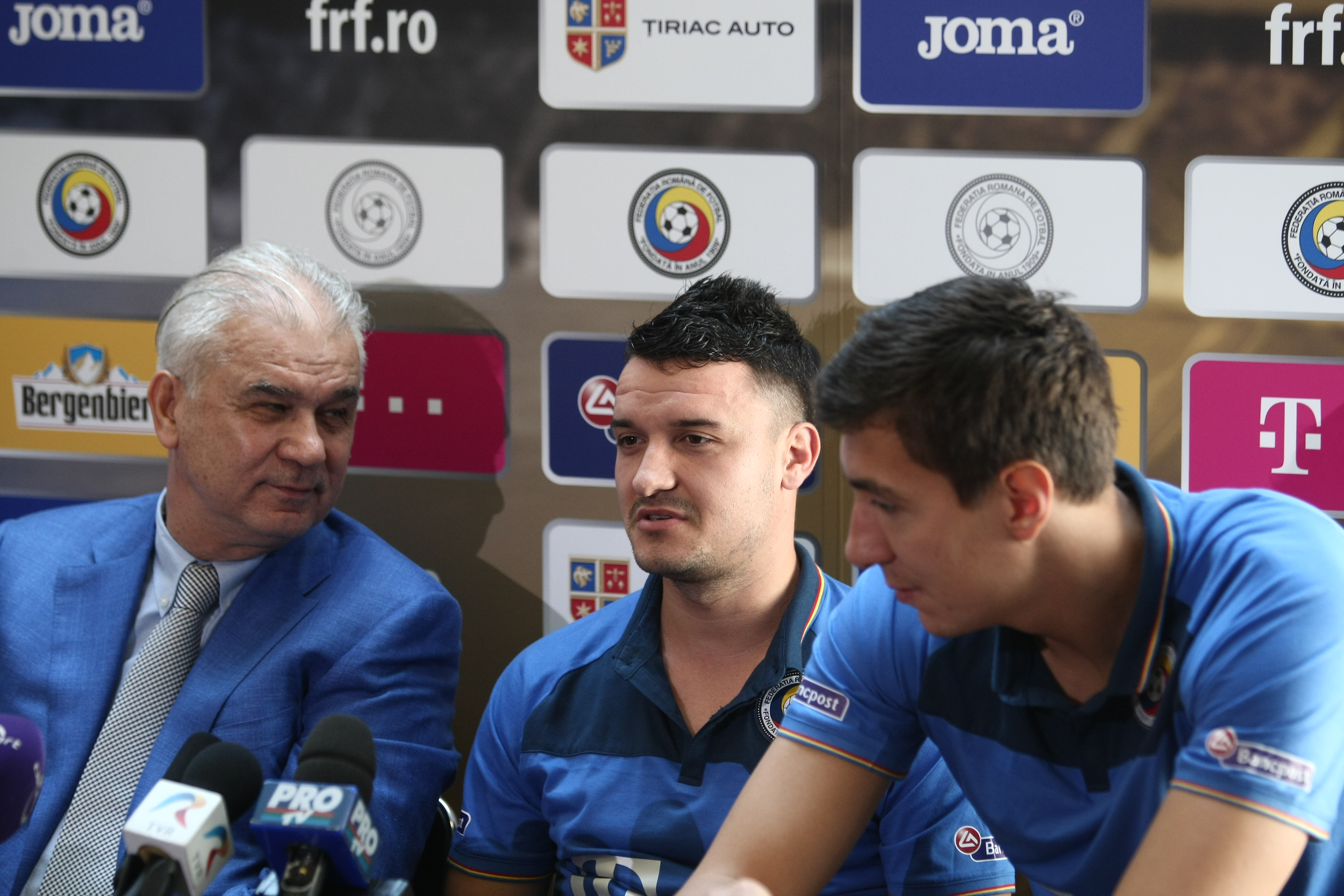 Schimb de replici fabuloase între Iordănescu și Budescu. ”Aștept să te apuci de fotbal”. ”Ce vrei, bă, cine ești?” / GALERIE FOTO