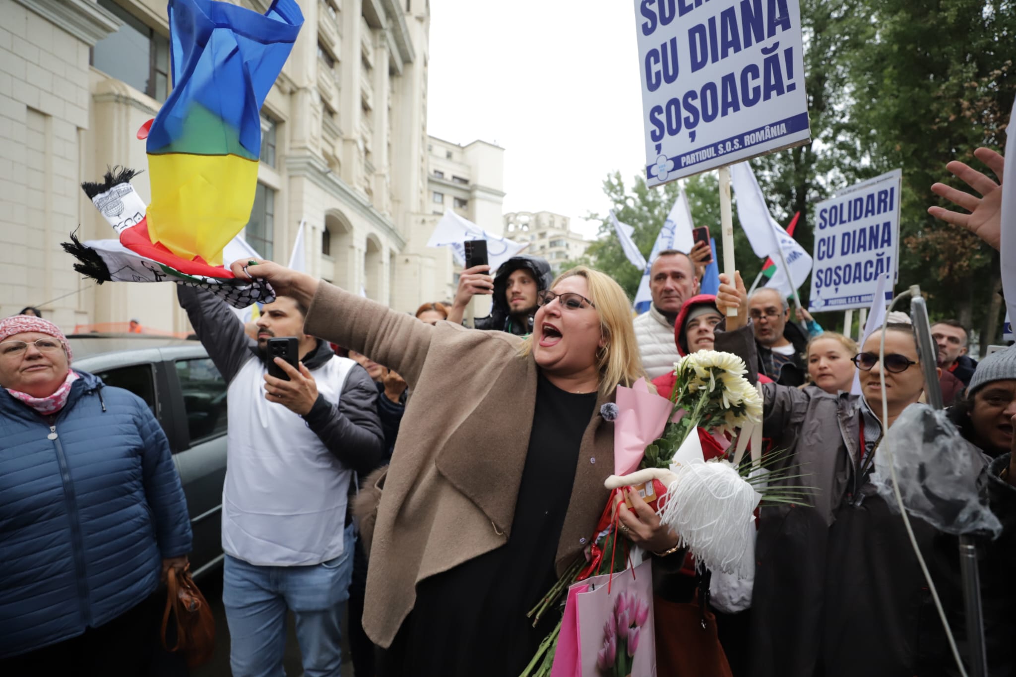 Diana Șoșoacă, baie de mulțime la Parchetul General: „Va veni momentul în care eu voi fi președintele României”