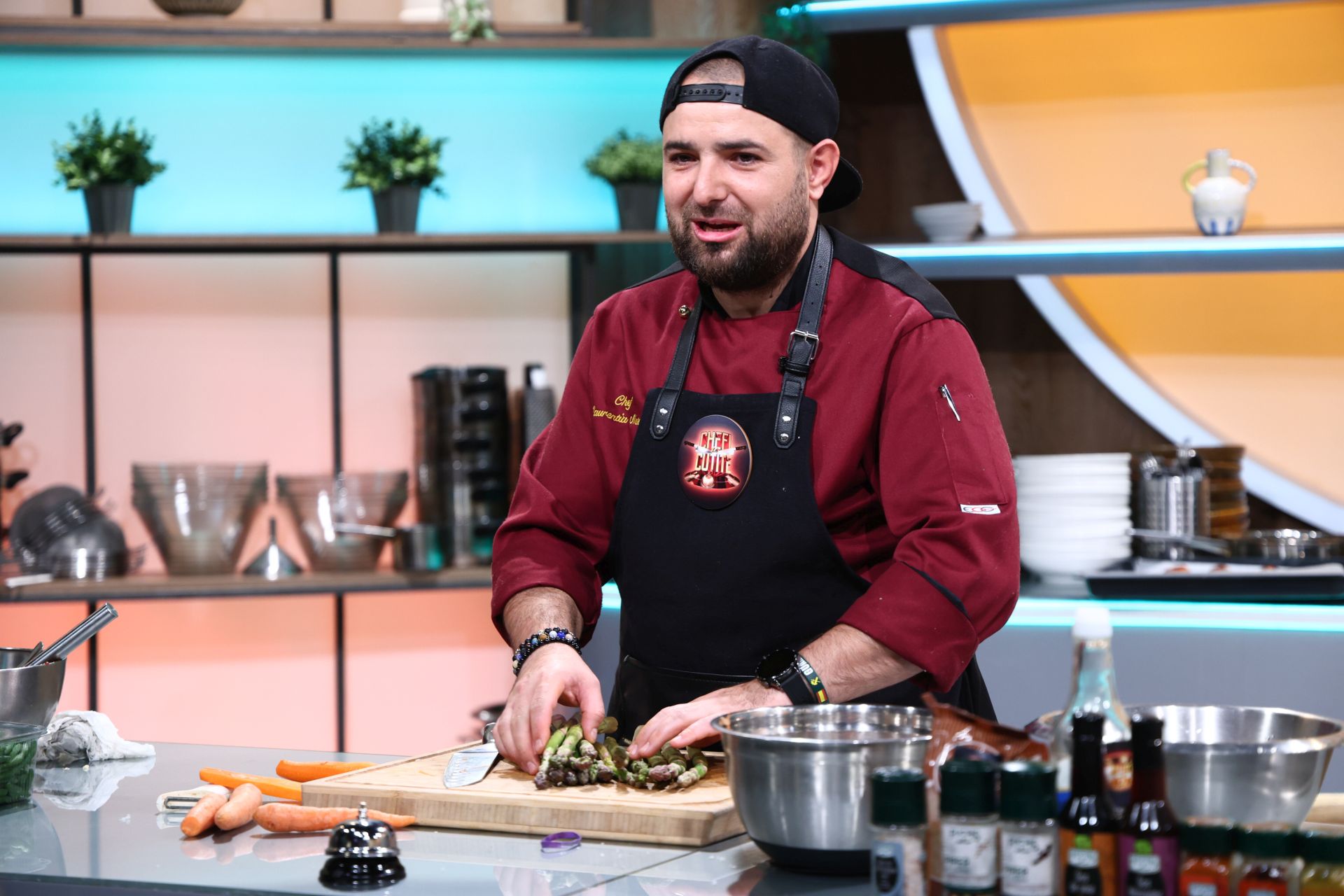Adrian Doroftei, fiul lui Leonard Doroftei, la Chefi la cuțite 2025. Cum și-a descoperit pasiunea pentru gastronomie după ce a lucrat în managementul aviatic