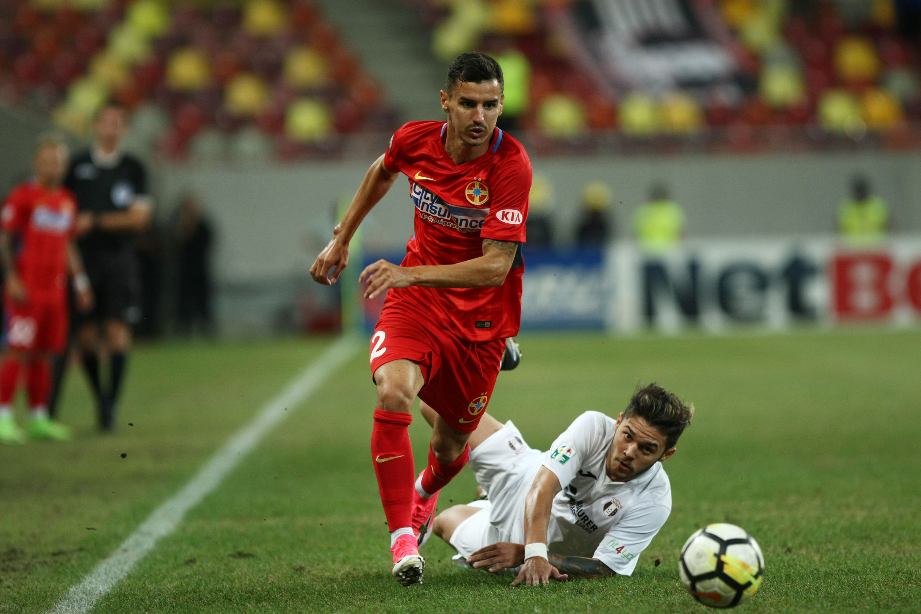 Liga 1, etapa a 6-a: FCSB - Astra 1-1. Conflict între Iordănescu şi Popescu. Teixeira, accidentat. Golofca, gol nevalidat. Gazonul, execrabil. Reacţii | FOTO & VIDEO