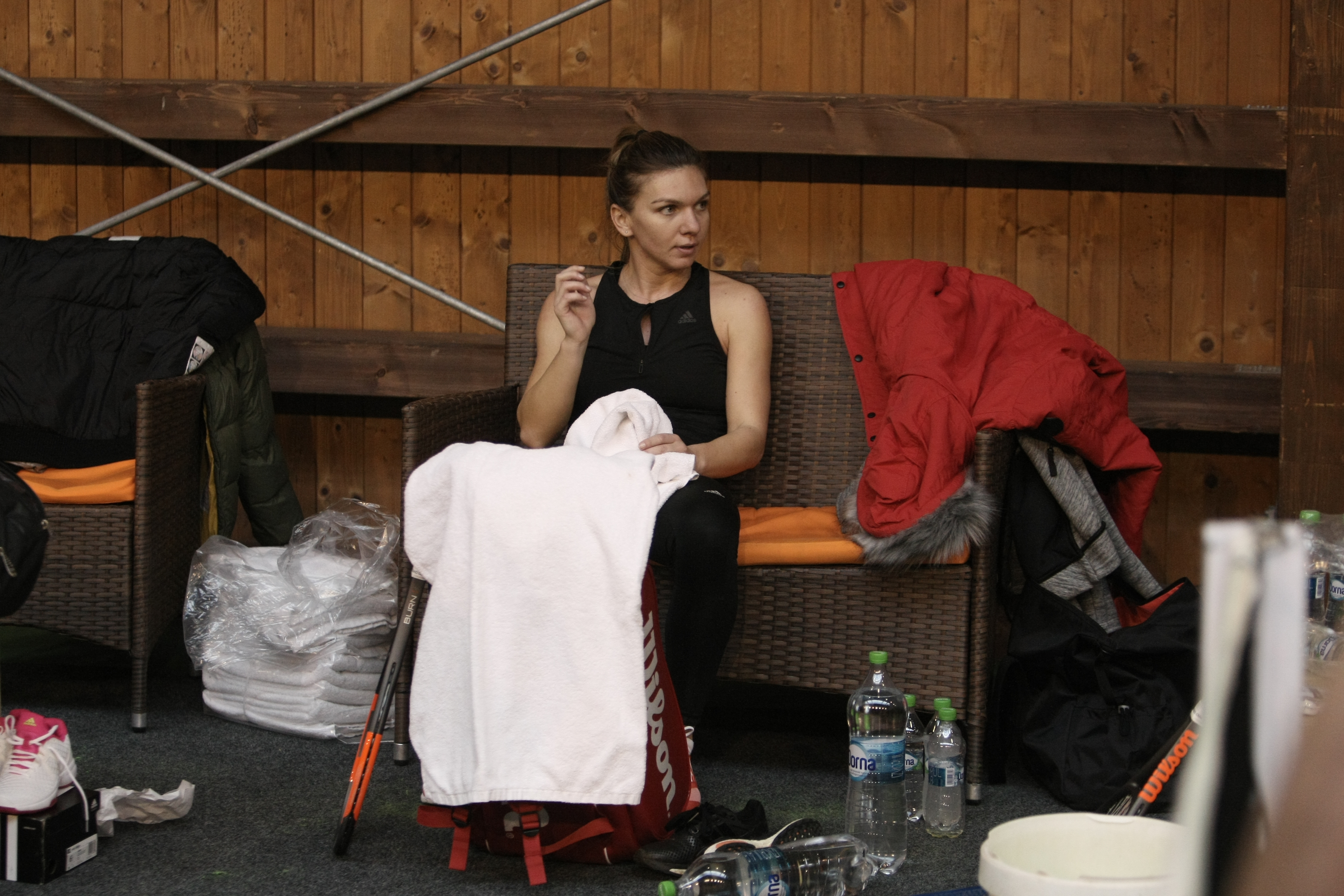 Simona Halep se antrenează în România. A primit o nuielușă de Moș Nicolae! Rămâne fără Cahill?| GALERIE FOTO