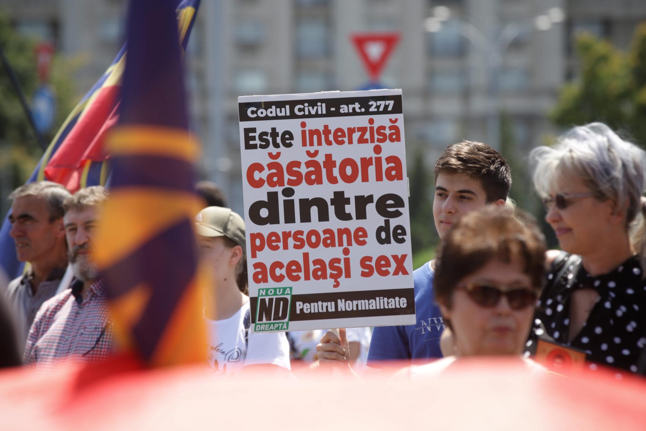 Aproape 25.000 de oameni au participat la Bucharest Pride, la câteva ore după ce 150 de persoane au luat parte la „Marșul normalității”
