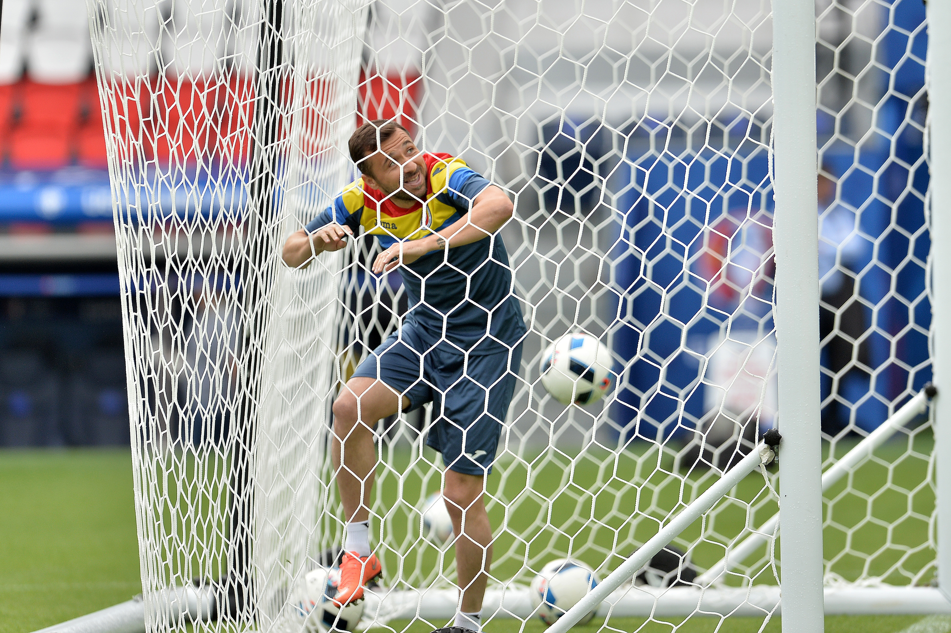 România - Elveția 1-1. Leșin după pauză! Stancu a deschis scorul din penalty, Mehmedi e egalat. Ne-am calificat la decisivul cu Albania!/ BLOG&FOTO&VIDEO