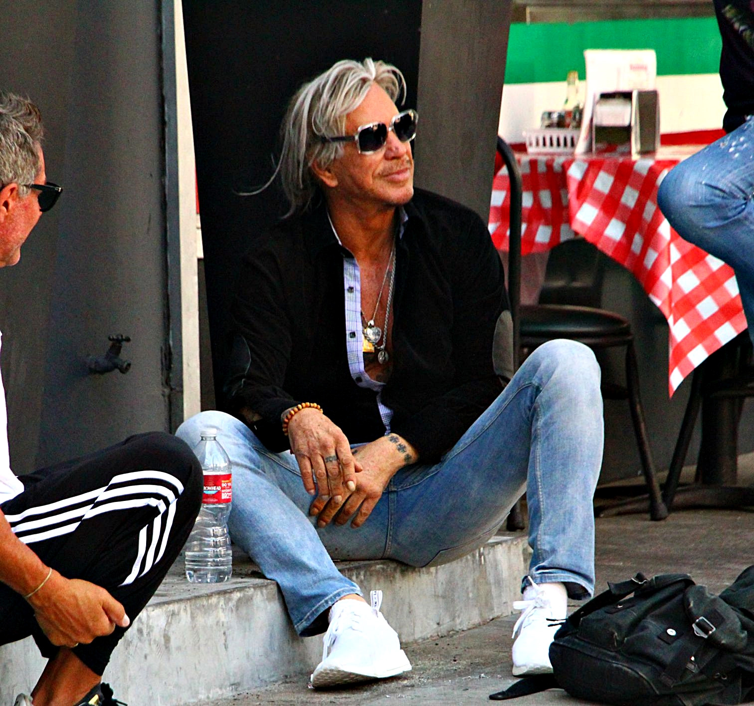 Mickey Rourke arată din ce în ce mai rău. A ajuns ținta glumelor pe internet | FOTO