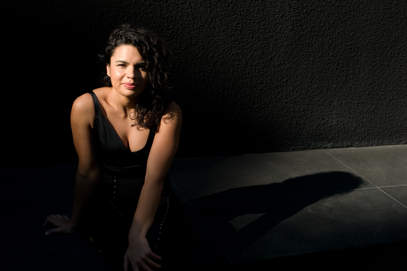 „Gipsy Queen”, o poveste universală despre românii plecați și lupta pentru un trai mai bun. Actrița Alina Șerban: „Educația încă este singura opțiune validă pentru a putea ieși din sărăcie”