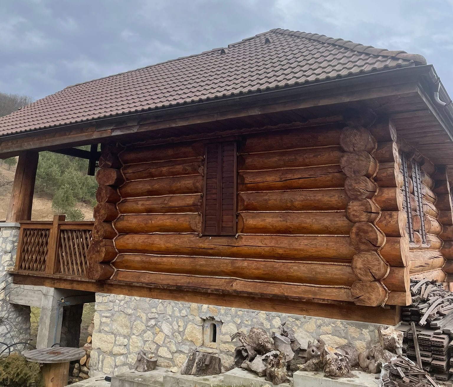 REPORTAJ. Problemele unui antreprenor întors acasă: „Cei de la ISU m-au întrebat: «Dar plan de evacuare cădere meteoriți aveţi?» Glumeau sau nu?”