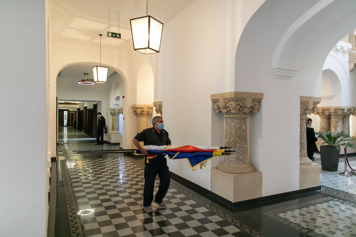 REPORTAJ | Prima zi cu Nicușor. “Nu ne-am luptat pentru jucării”. Primarul Bucureștiului a citat din Avram Iancu și s-a retras la discuții cu Ludovic Orban