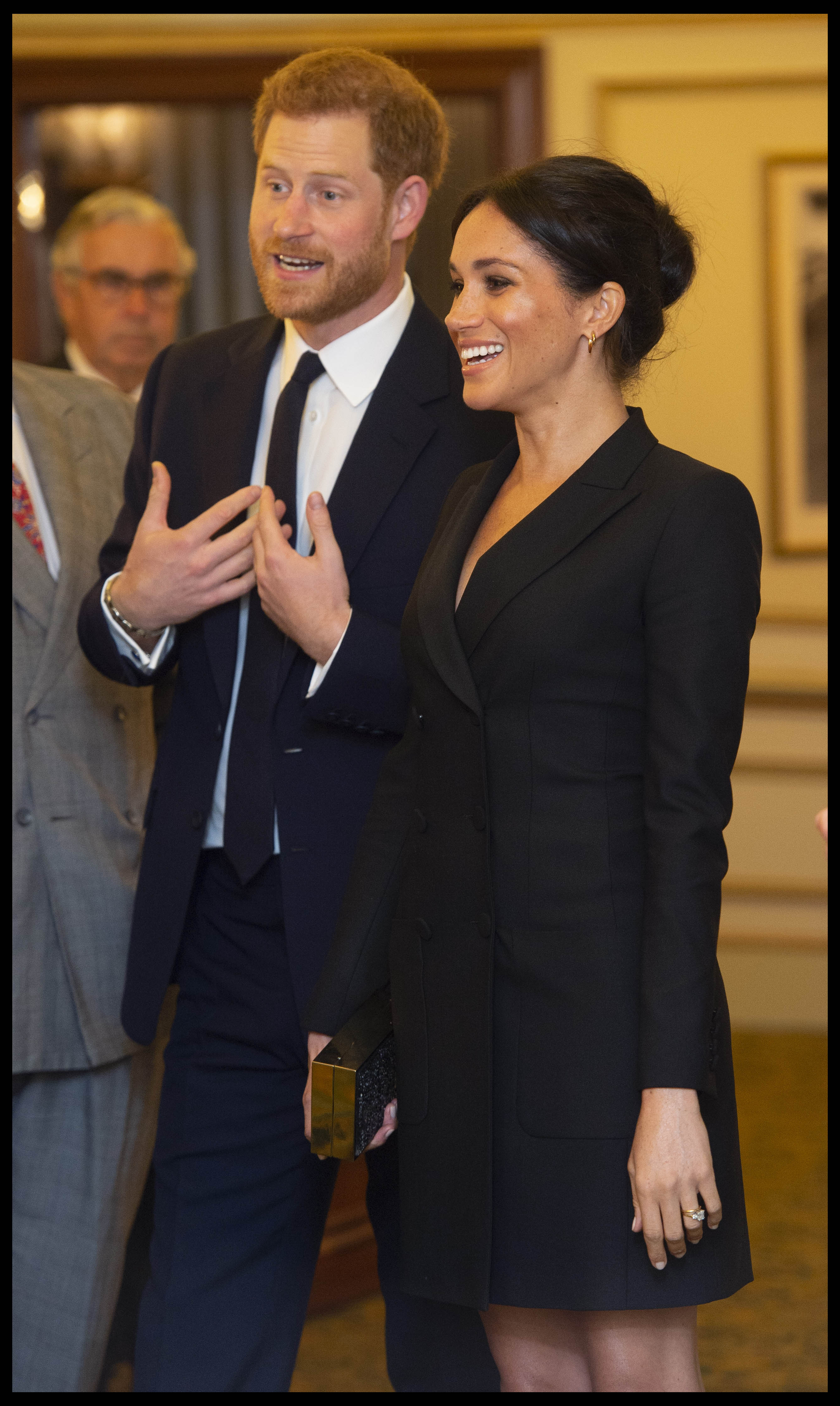 FOTO | Meghan Markle, apariţie de senzaţie într-o rochie tuxedo mini