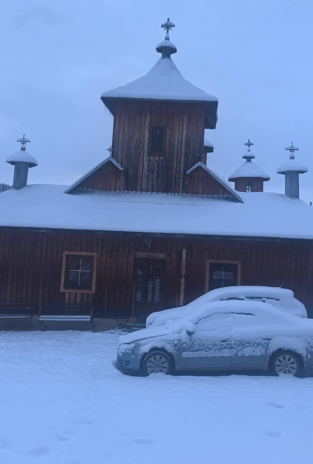 Ninge în mai multe județe din România. Meteorologii dezvăluie care este „singura parte bună” a ninsorilor din aprilie