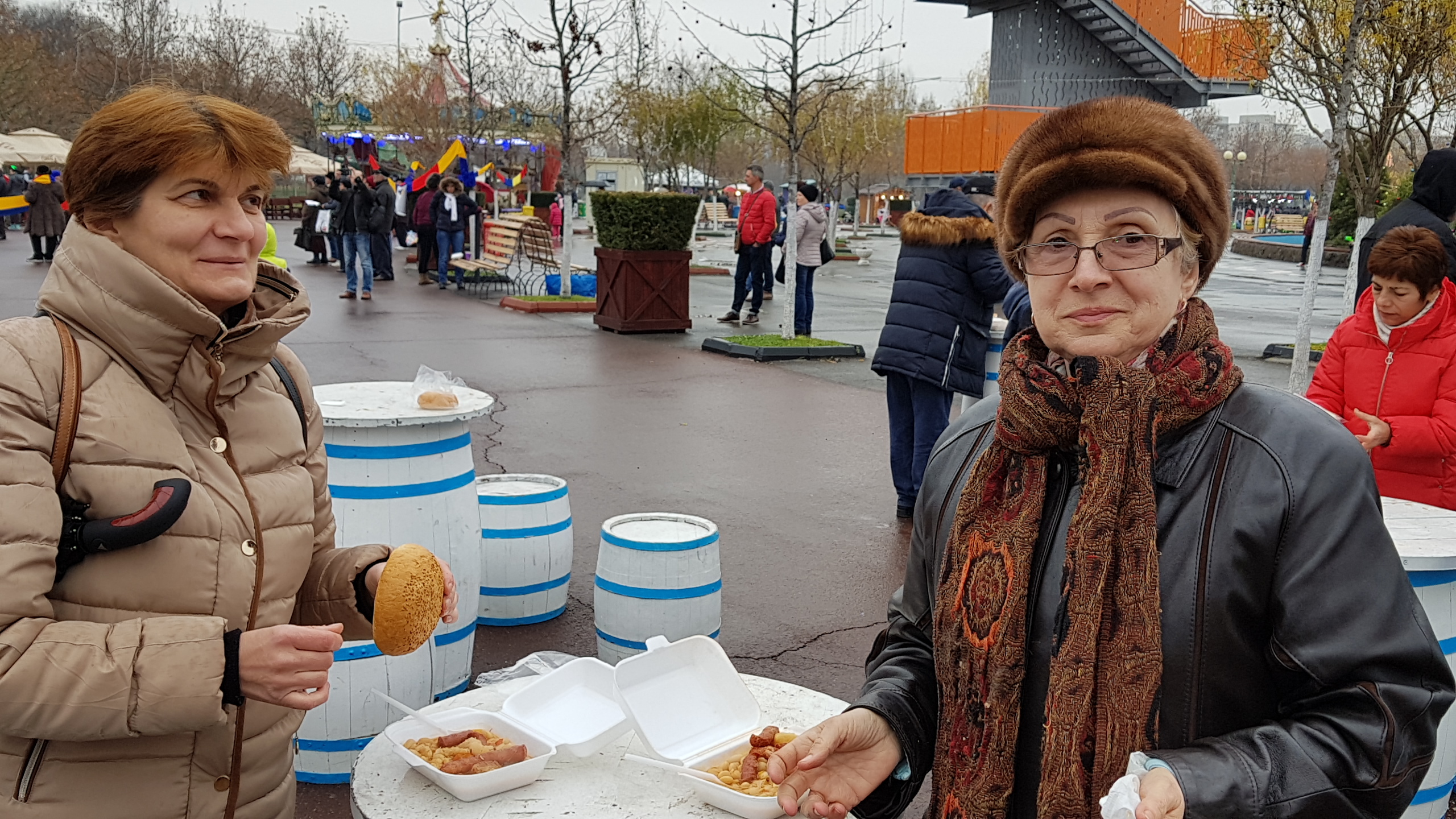 VIDEO| Bucureștenii au sărbătorit 1 Decembrie cu hore și fasole