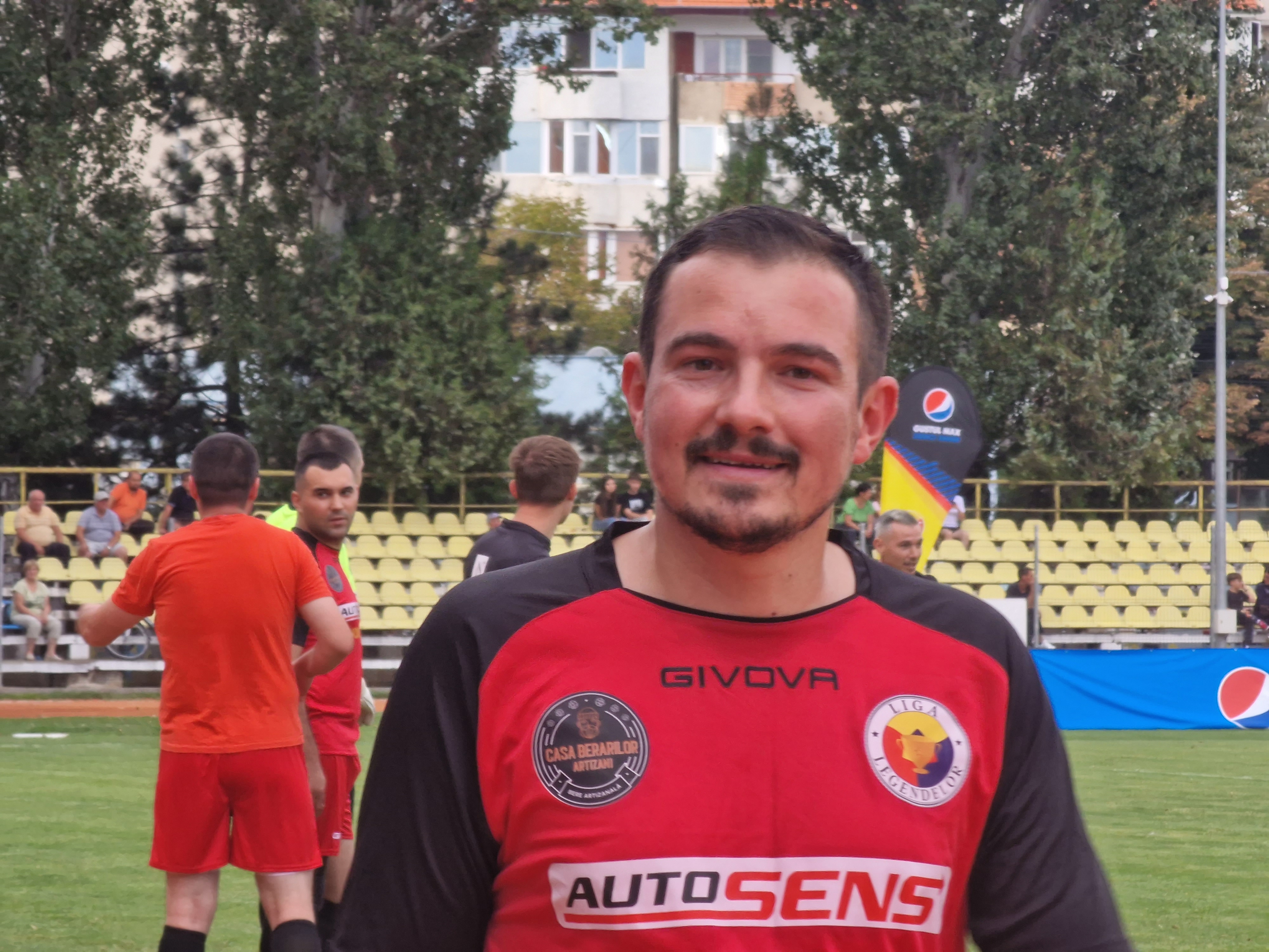 REPORTAJ. Cum au ajuns pe aceeaşi bancă Hagi şi părintele Balaban din Dăeni: Meci la Slobozia pentru copiii bolnavi de cancer