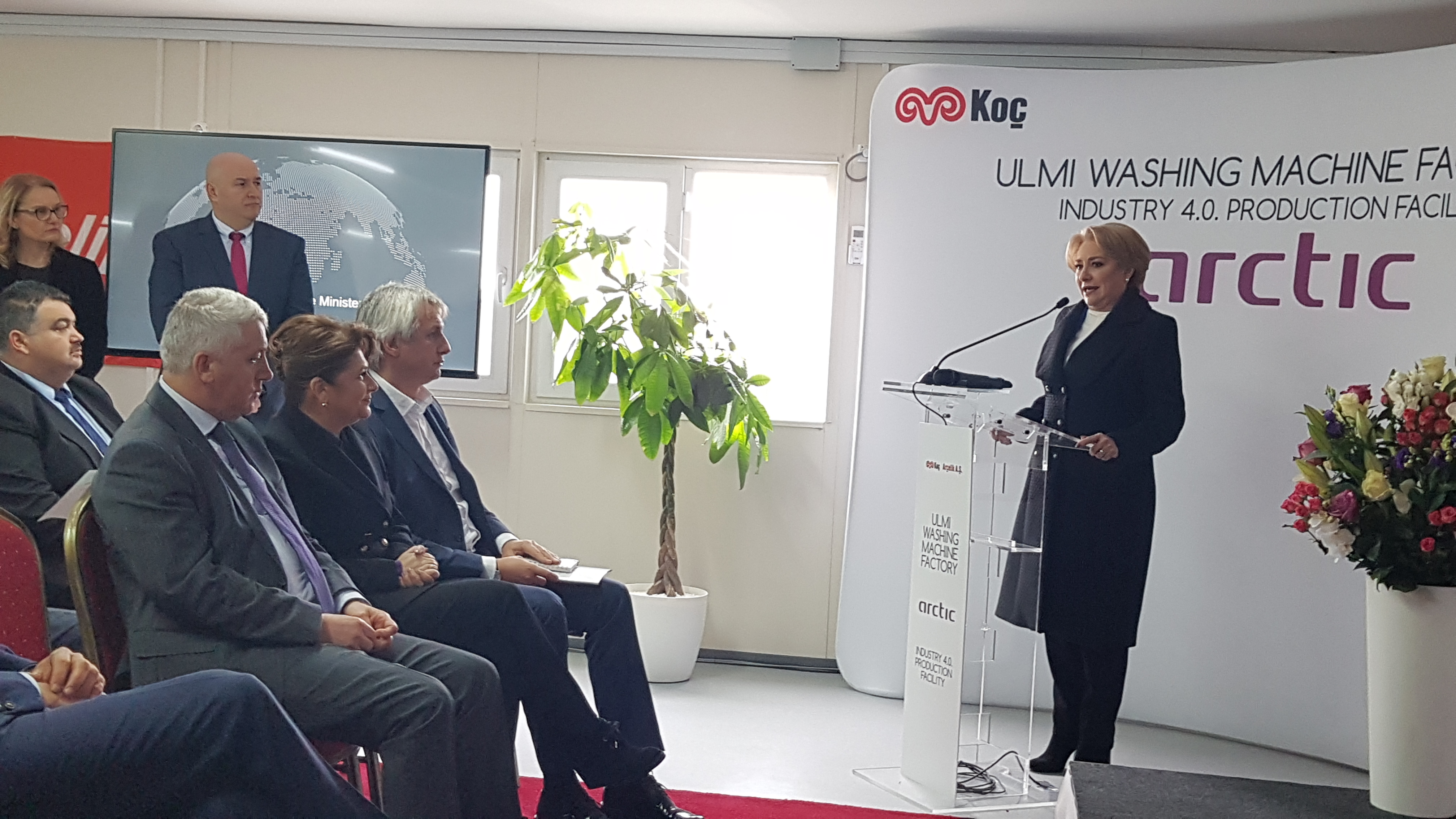 UPDATE. Premierul Viorica Dăncilă, vizită oficială în Dâmbovița; Autoritățile locale s-au plâns de starea infrastructurii și au cerut mall și stadion în Tâtrgoviște (FOTO)