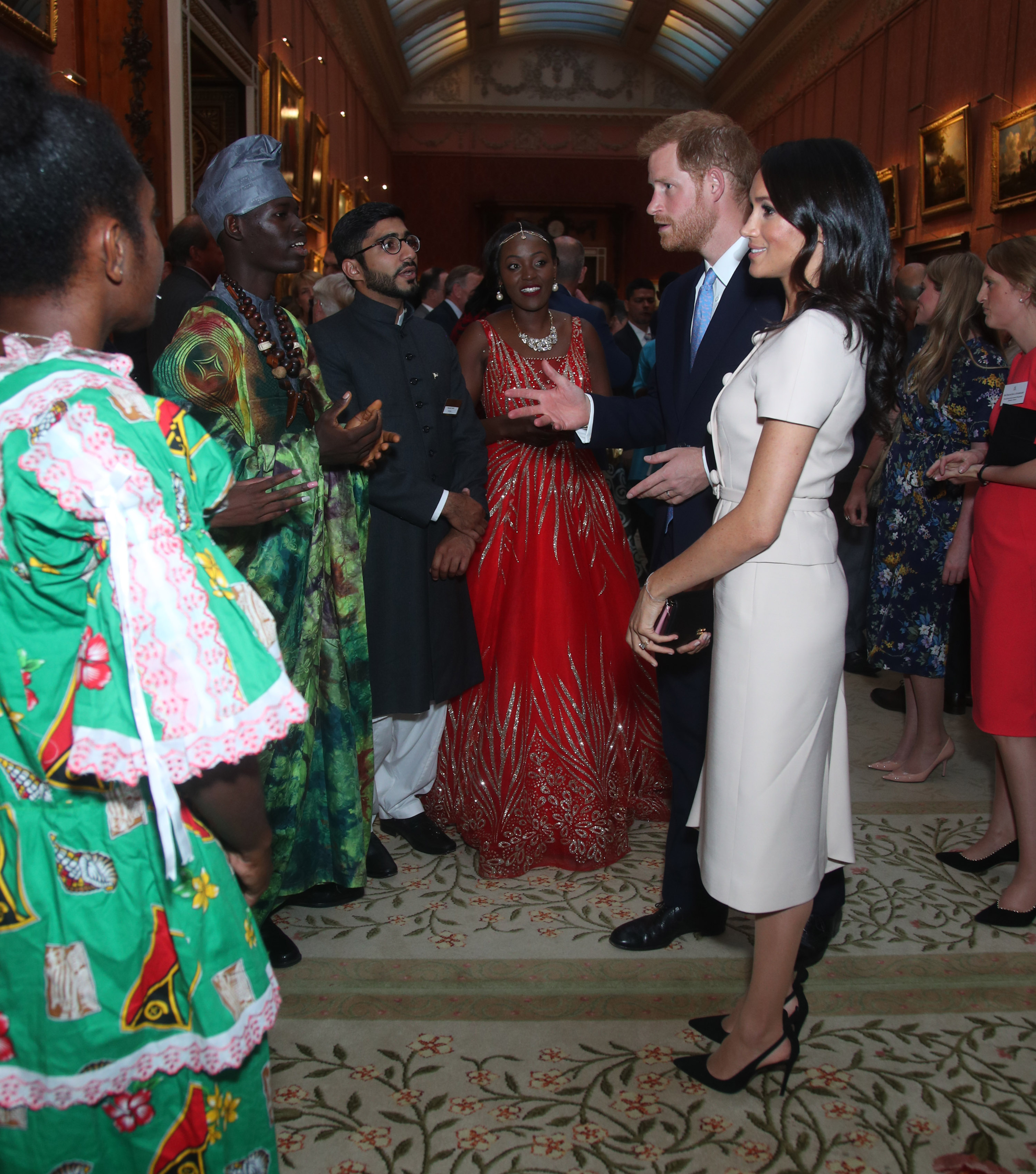 FOTO | Meghan Markle, lipsită de respect în fața Reginei Marii Britanii. Cum a stat ducesa de Sussex la fotografia oficială