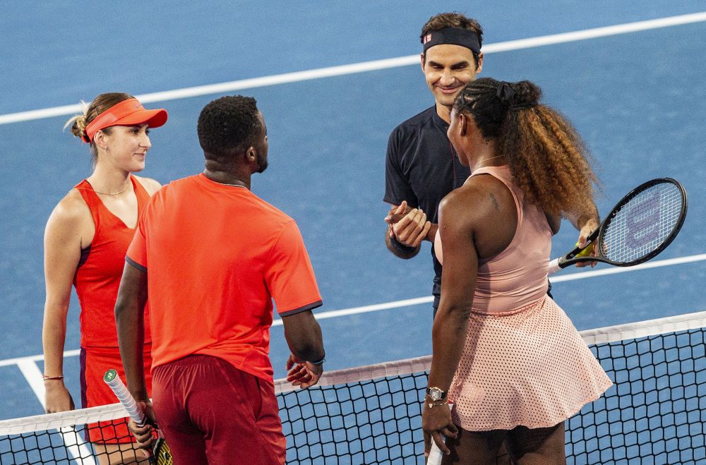 FOTO&VIDEO | Meciul pe care toți iubitorii tenisului l-au așteptat! Giganții Roger Federer și Serena Williams au fost adversari pe teren. "A fost o mare plăcere"