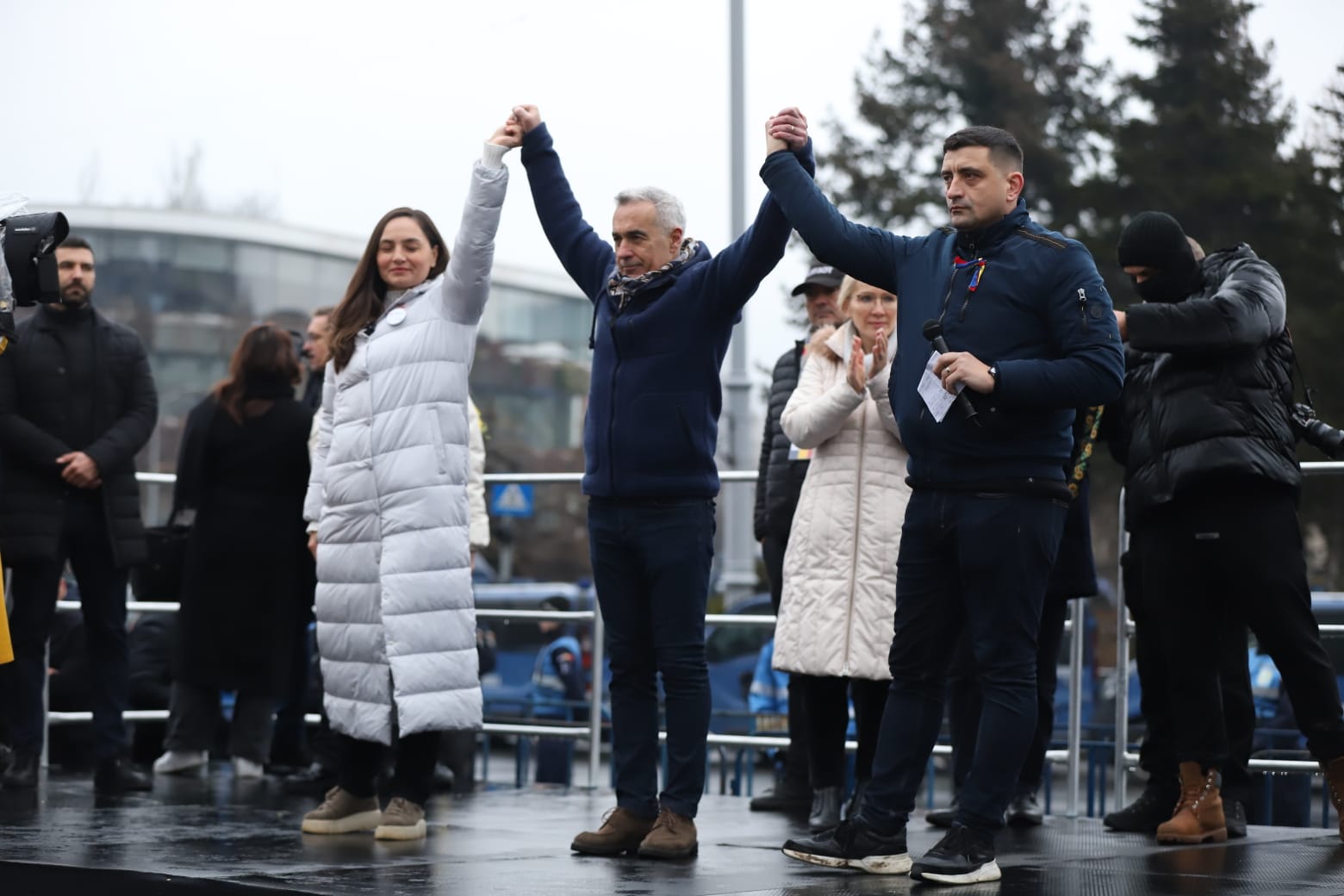 Străzi închise de poliție în ultima clipă în București, în timpul mitingului anunțat de AUR pe 1 martie