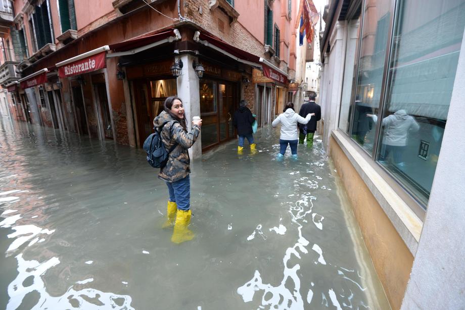 Veneția se confruntă cu cele mai grave inundații din ultimii 150 de ani. Primarul orașului a vorbit despre pagube uriașe