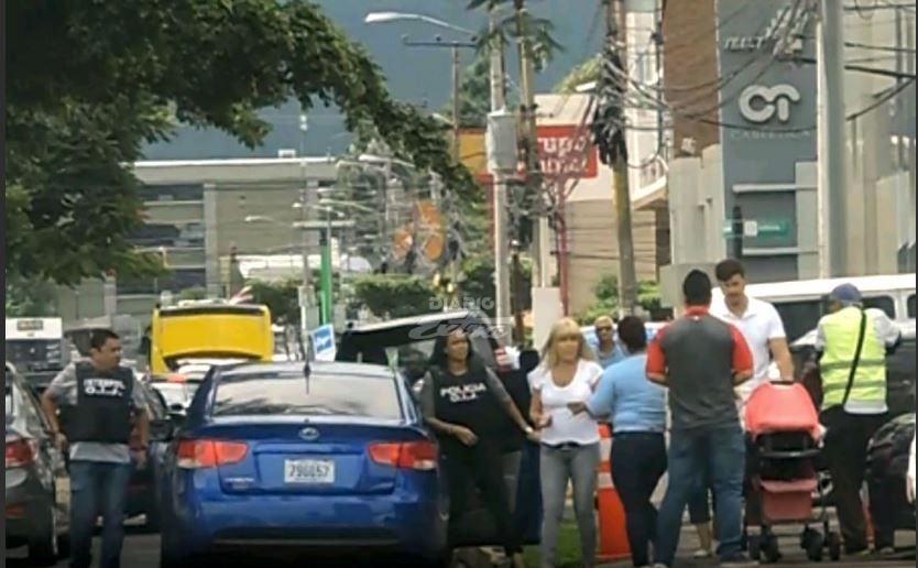 Elena Udrea locuia într-un imobil de lux în San Jose, Costa Rica, unde chiria era exorbitantă. Mânca la restaurante de fițe și plătea numai cash