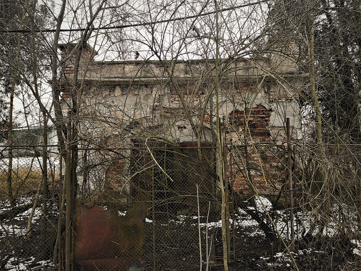 REPORTAJ. Un castel vechi de secole, din Ardeal, lăsat în voia sorții de beneficiarii retrocedării și de autorități: „Nu sunt fantome aici, doar sărăcie!”