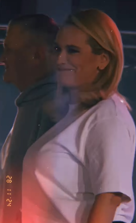 Cum a apărut Andreea Esca pe podiumul de modă alături de tatăl ei, care are 86 de ani. Au defilat în hainele create de Alexia Eram