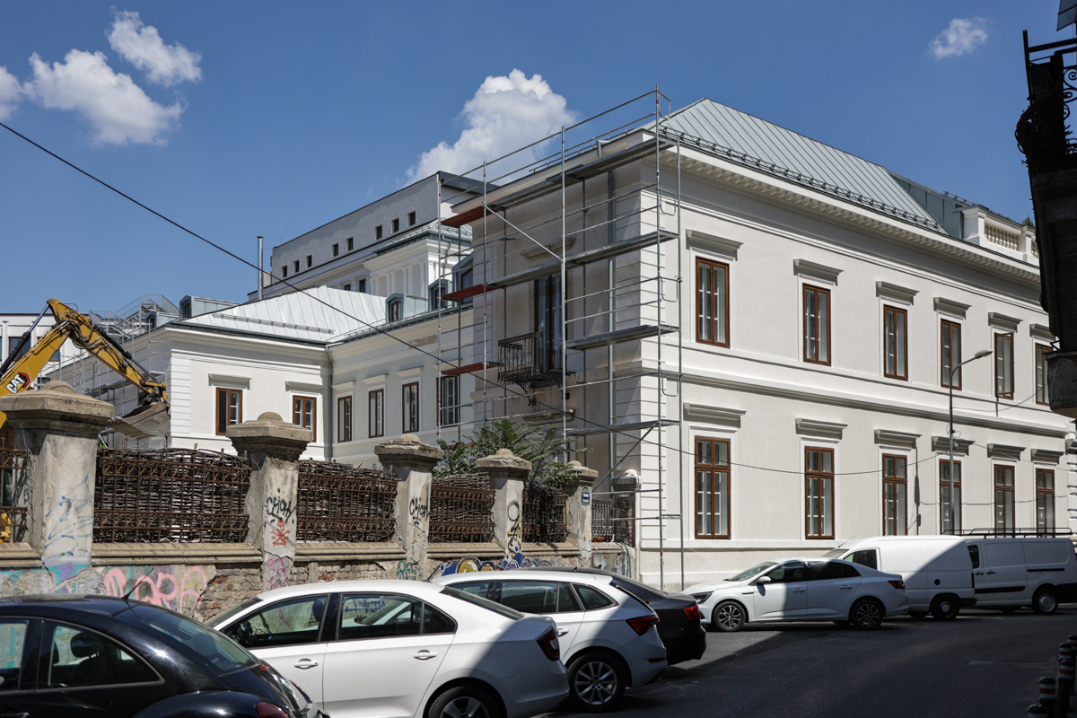 Renovarea Palatului Știrbei se apropie de final. „Bijuteria” de pe Calea Victoriei a revenit la gloria de odinioară