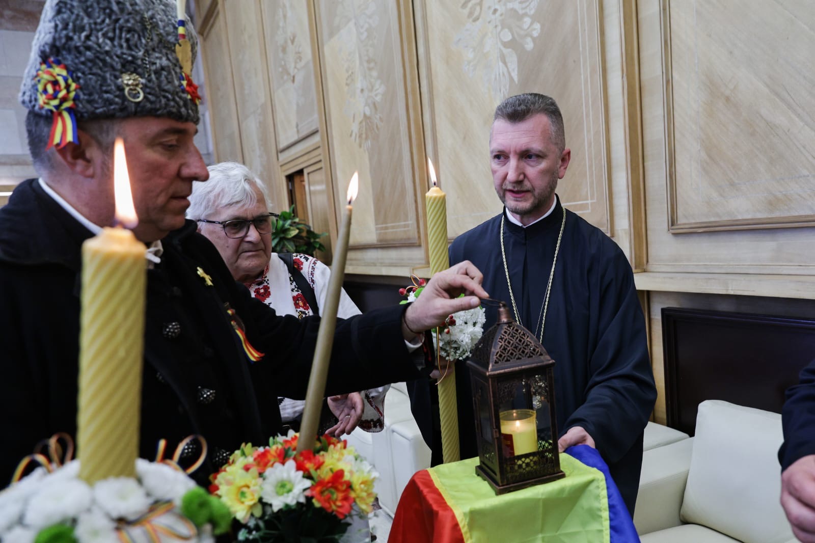 „Hristos a Înviat!” a răsunat sâmbătă la miezul nopții în întreaga Românie. „Un dar al iubirii lui Dumnezeu pentru noi toți”