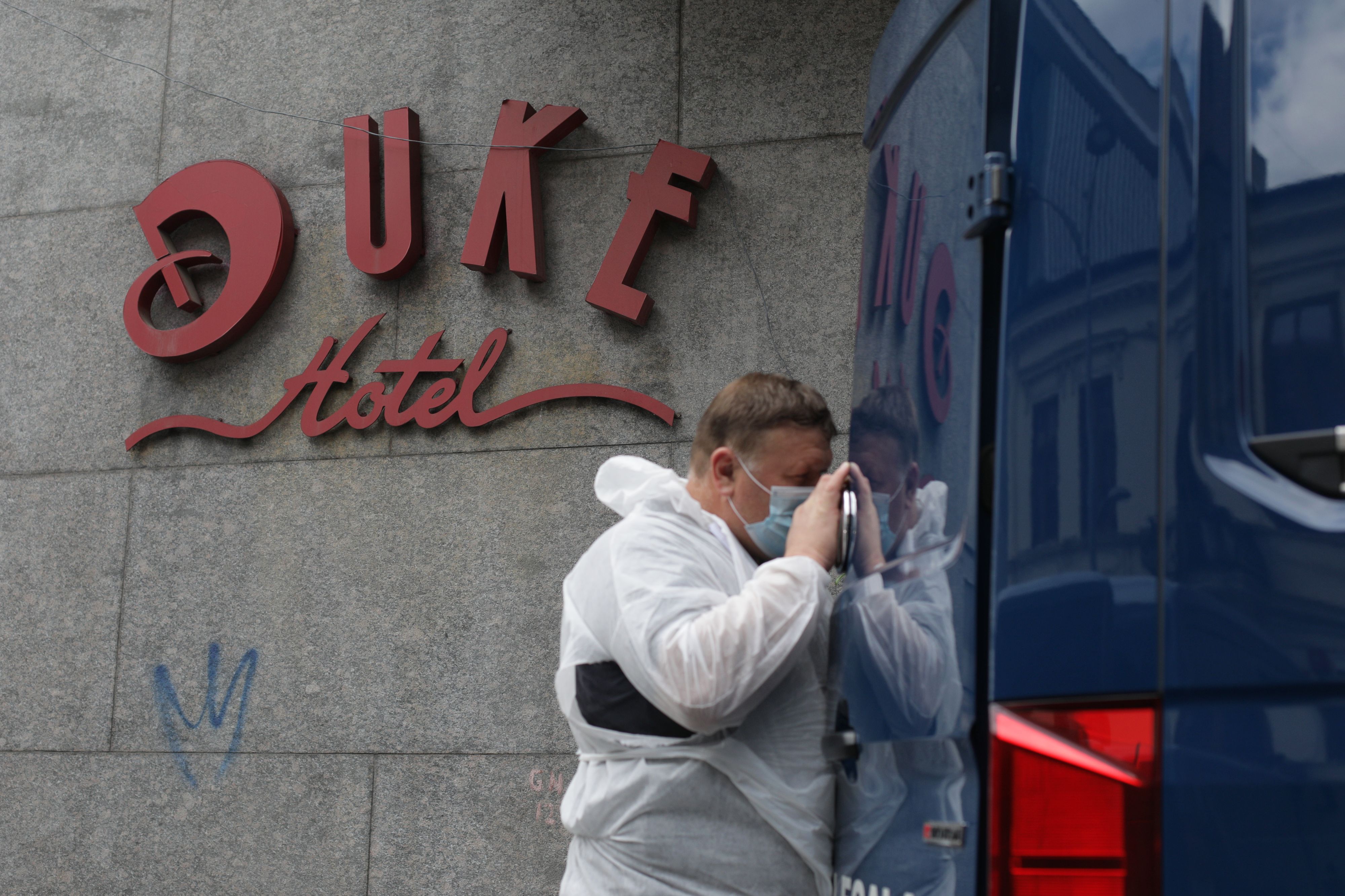 Moarte suspectă în București. Un influent cleric iranian, dat în urmărire de Teheran, a căzut de la etajul unui hotel