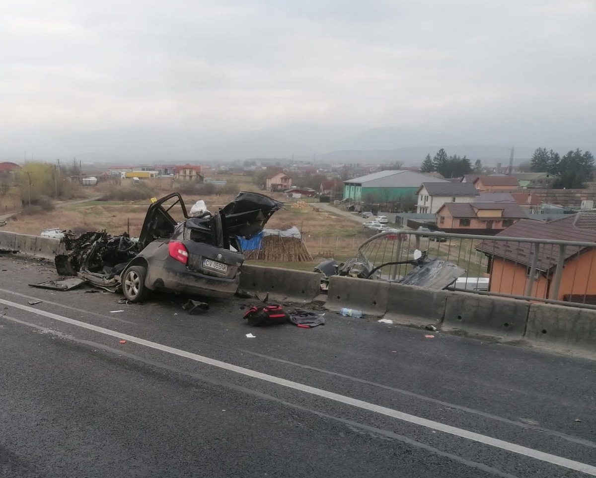 Accidentul cu trei morți de la Avrig a fost filmat. Momentul în care basculanta strivește un autoturism și apoi cade de pe viaduct | VIDEO