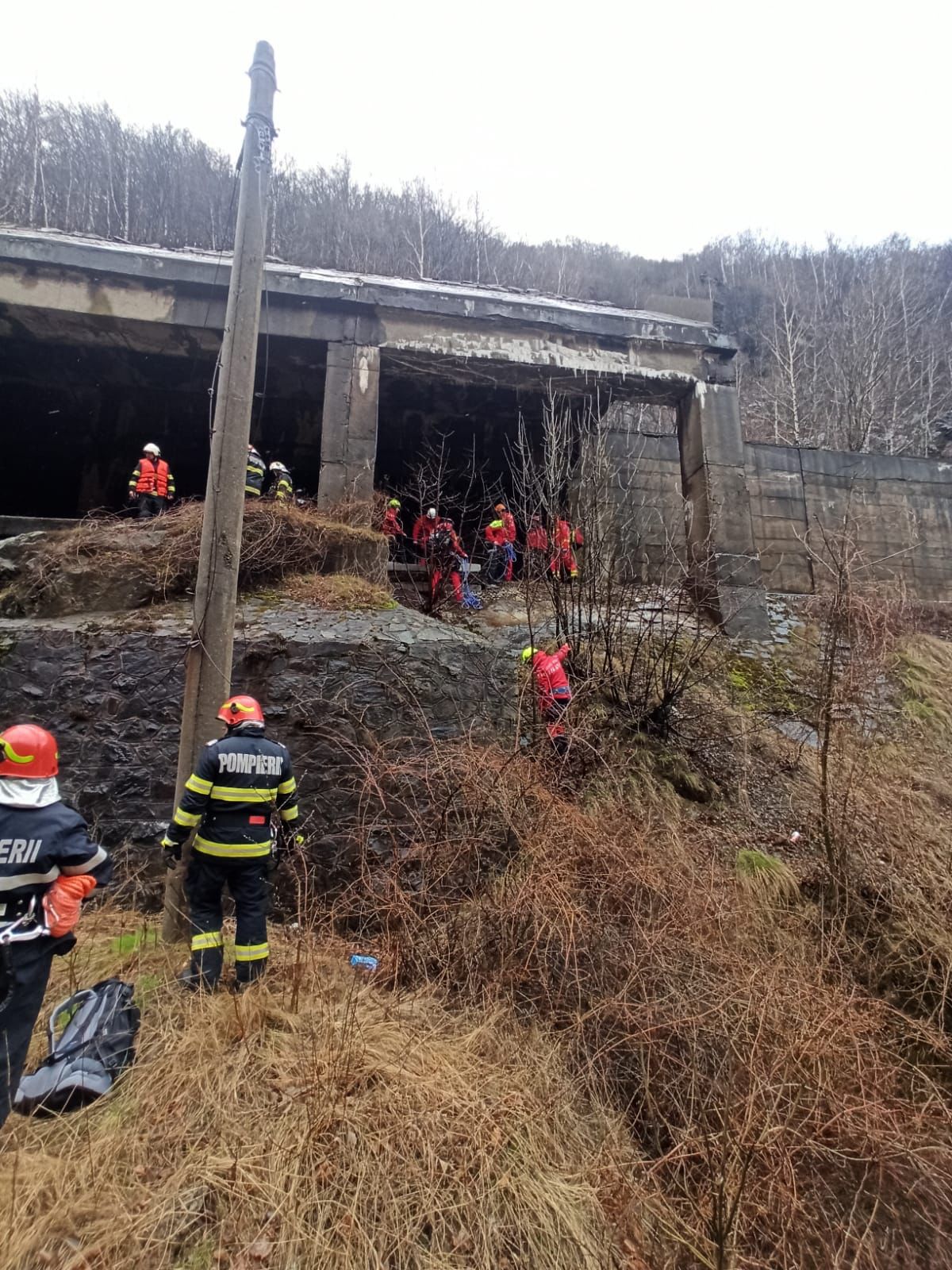 Tragedie la rafting pe Jiu. Un om a murit după ce trei bărci cu 22 de persoane s-au răsturnat