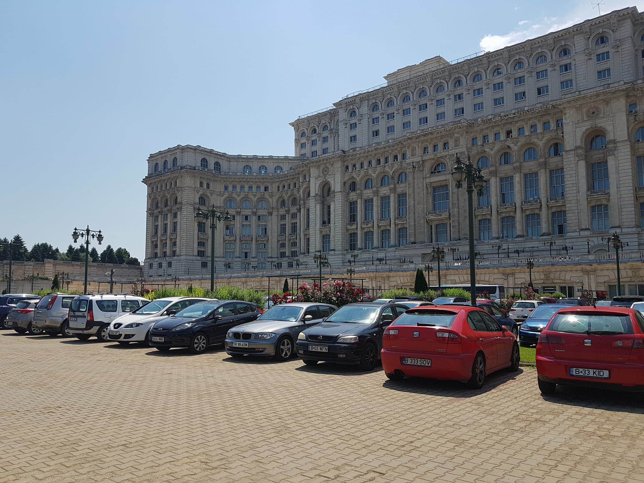 VIDEO. Parlamentarii și invitații acestora vor putea folosi parcarea Casei Poporului la mitingul de sâmbătă al PSD / GALERIE FOTO