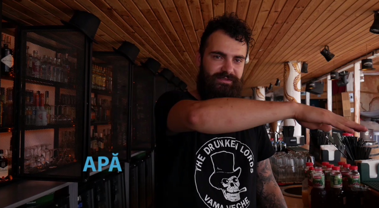 VIDEO/ Codul secret al barmanilor din Vama Veche. Cum să ceri un Mai Tai sau o tequila prin semne și cum le interpretează un lingvist