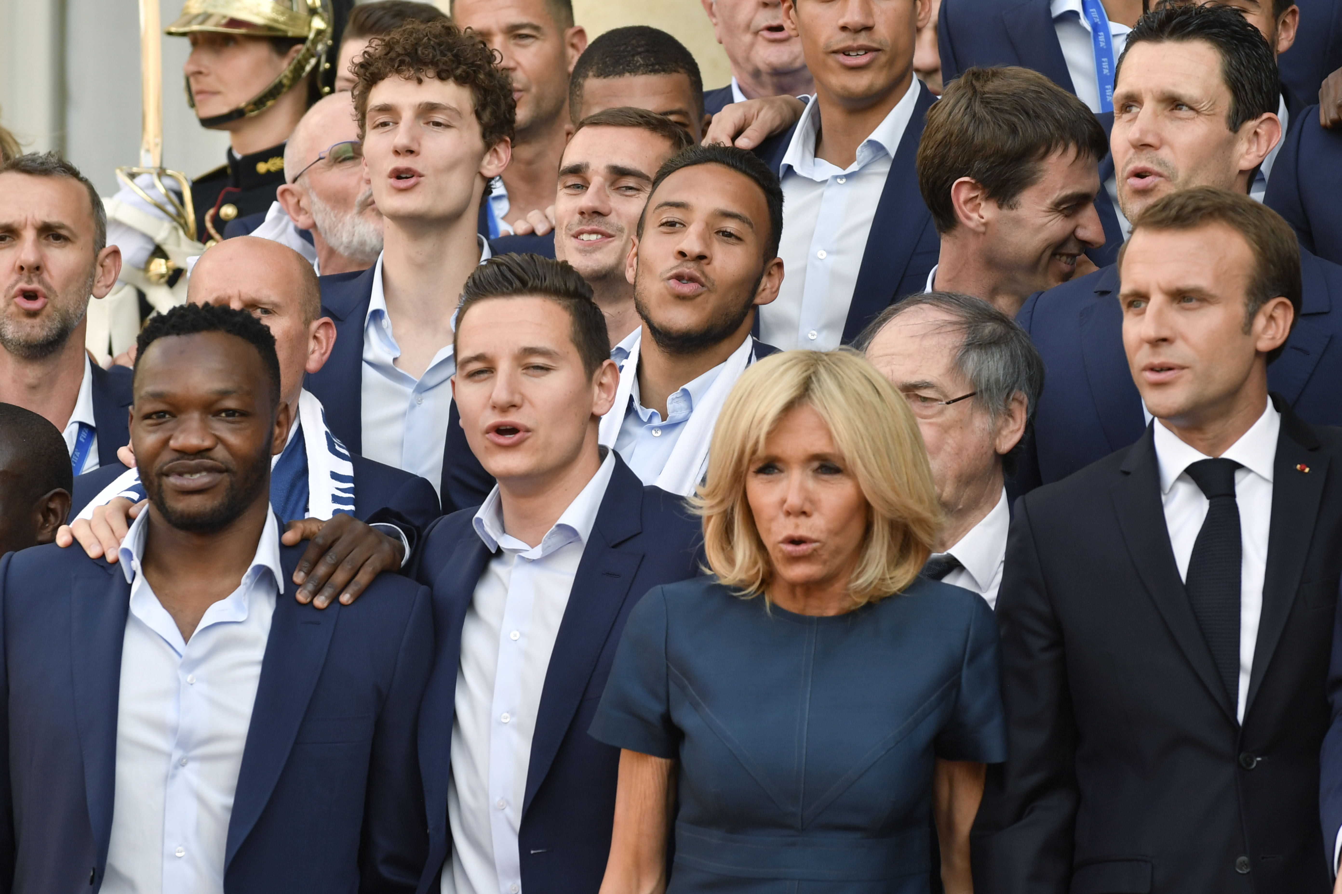 Campionii mondiali vor primi Legiunea de Onoare. ”Les Blues”, dineu la Palatul Elysee / GALERIE FOTO