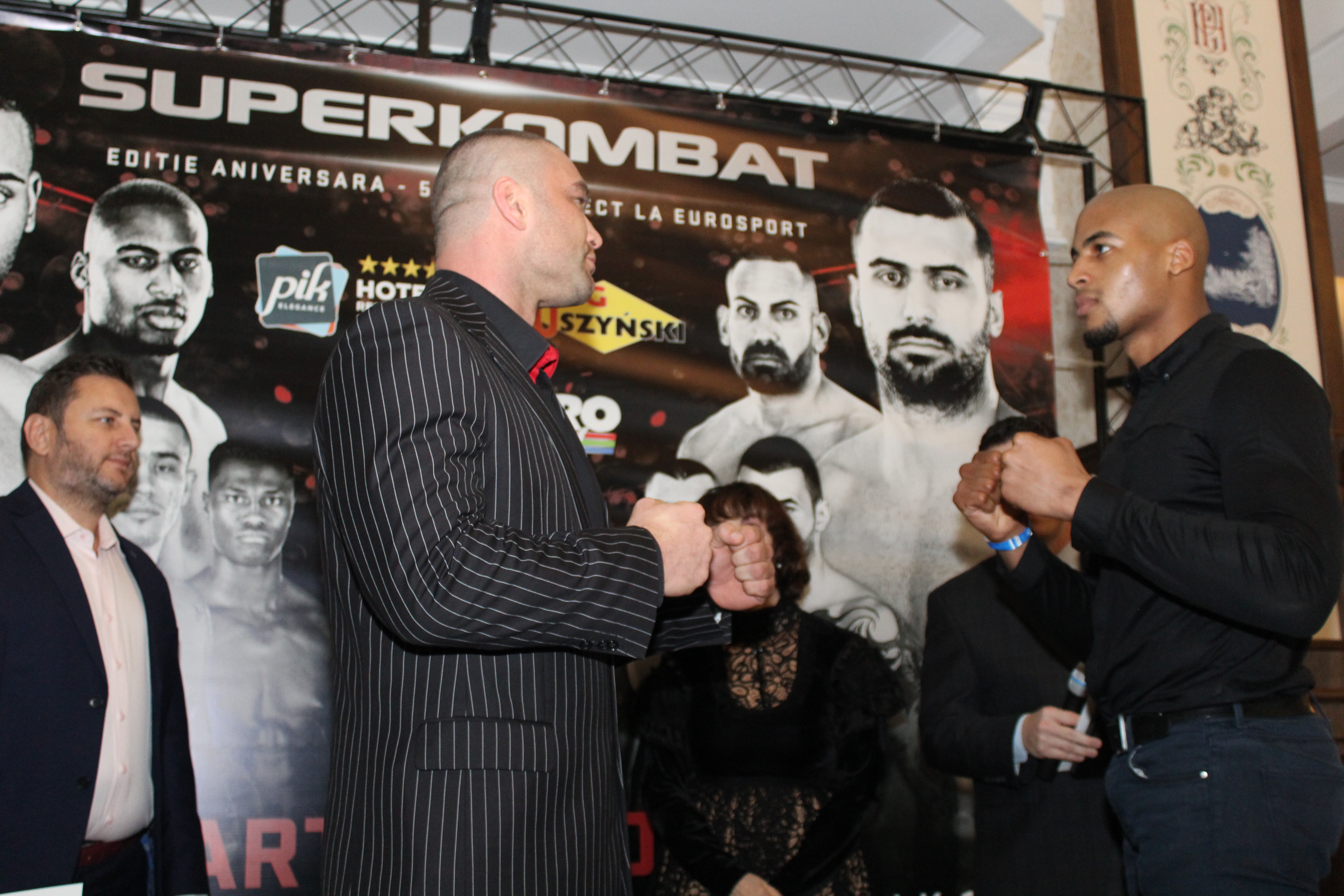 Luptătorii de la Superkombat Ploiești s-au confruntat pentru prima dată la cântarul oficial / GALERIE FOTO