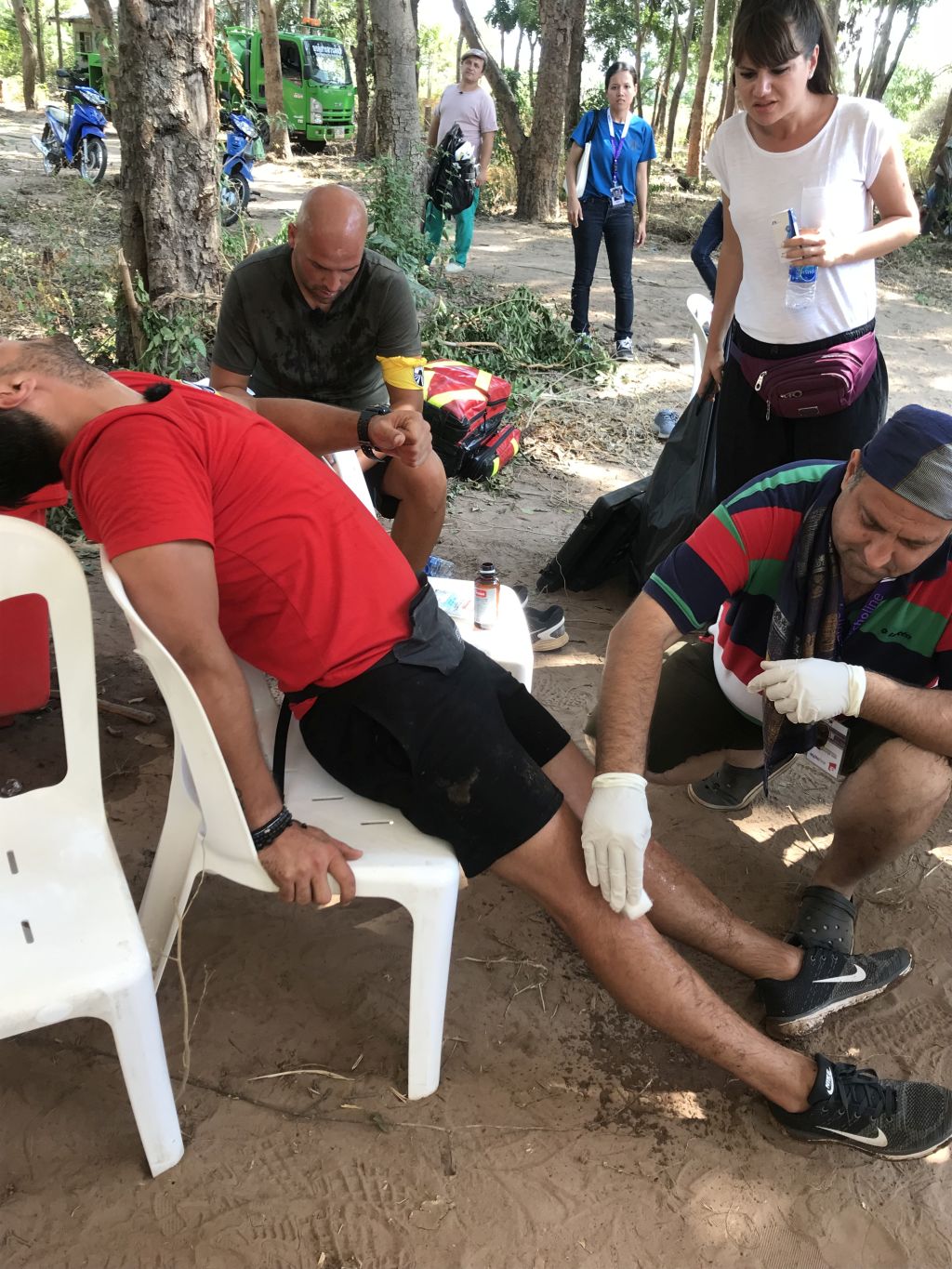 Liviu Vârciu și Vica Blochina, cu picioarele julite până la sânge. Cum au ajuns în starea asta | FOTO