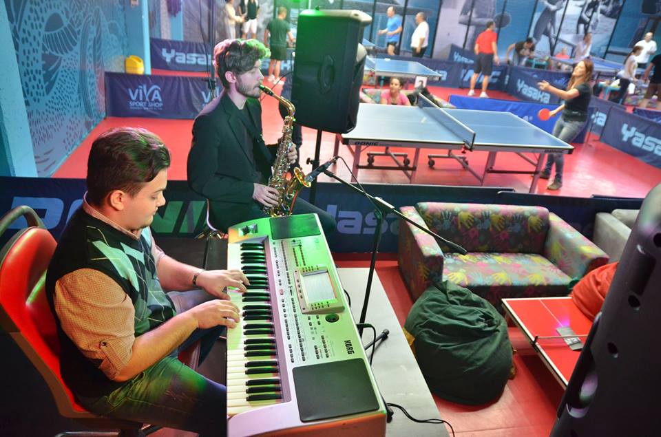 Ping pong-ul pe ritmuri de jazz a ajuns şi în România. Află unde întâlneşti această atmosferă / FOTO&VIDEO
