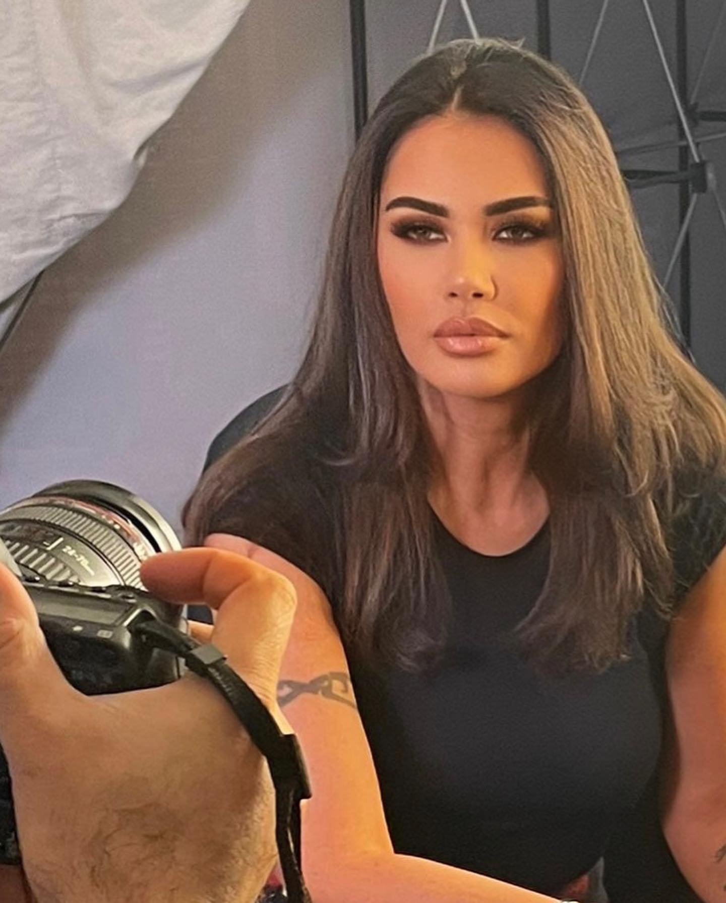 Oana Zăvoranu, filmată în timp ce spăla parbrize și a primit 5 lei. În ce situație a ajuns actrița