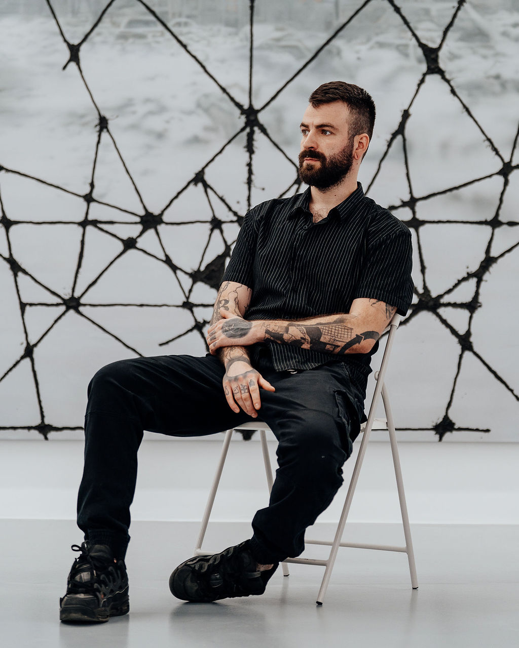 Cine este și de ce trebuie urmărit Radu Pandele, artistul care combină pictura cu noile tehnologii: „În România este un teritoriu foarte bun pentru artă acum, o epocă de aur, în București cel puțin”