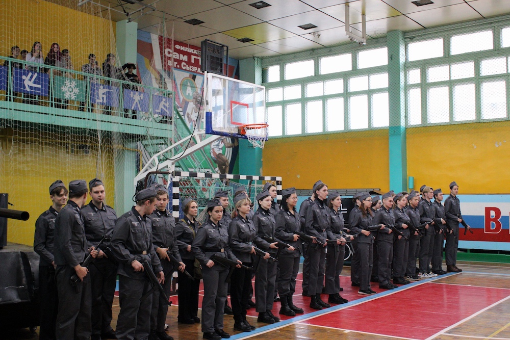 „Bătălia de la Kursk”, pusă în scenă de adolescenți ruși în sala de sport a Universității Tehnice Samara