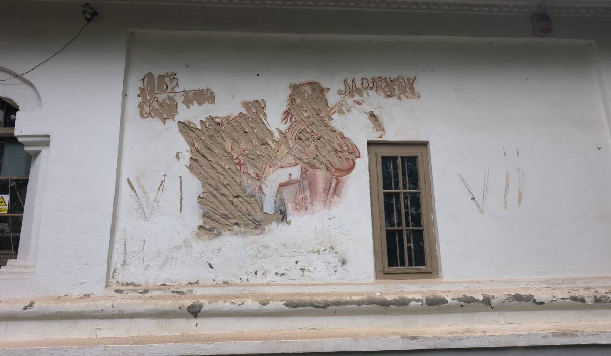 Fresca „Moartea râzând”, de aproape 200 de ani, din Argeș, vandalizată cu sapa. Autorul a explicat gestul: „Biserica nu mai este a Morții, ci a Vieții”