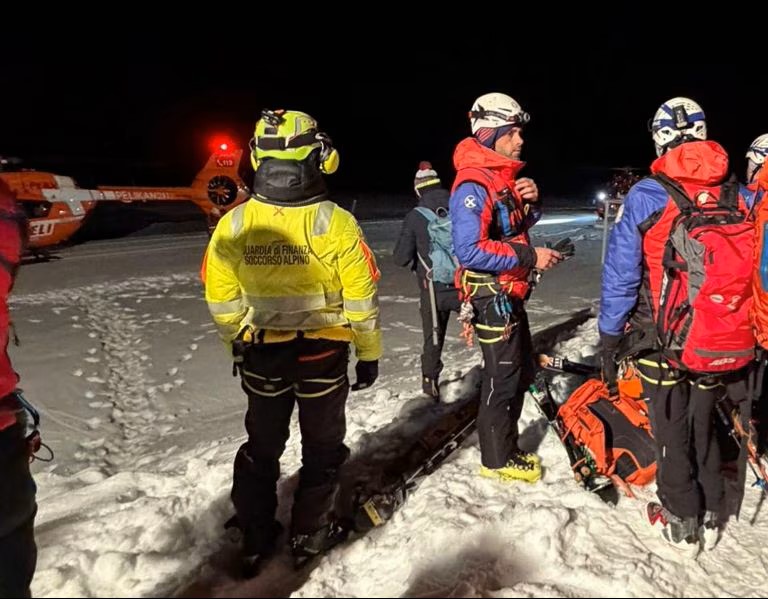 Magyar áldozat az Alpokban: ezért élhette túl a feleség a férjét elragadó lavinát – Így indult értük a mentőhelikopter