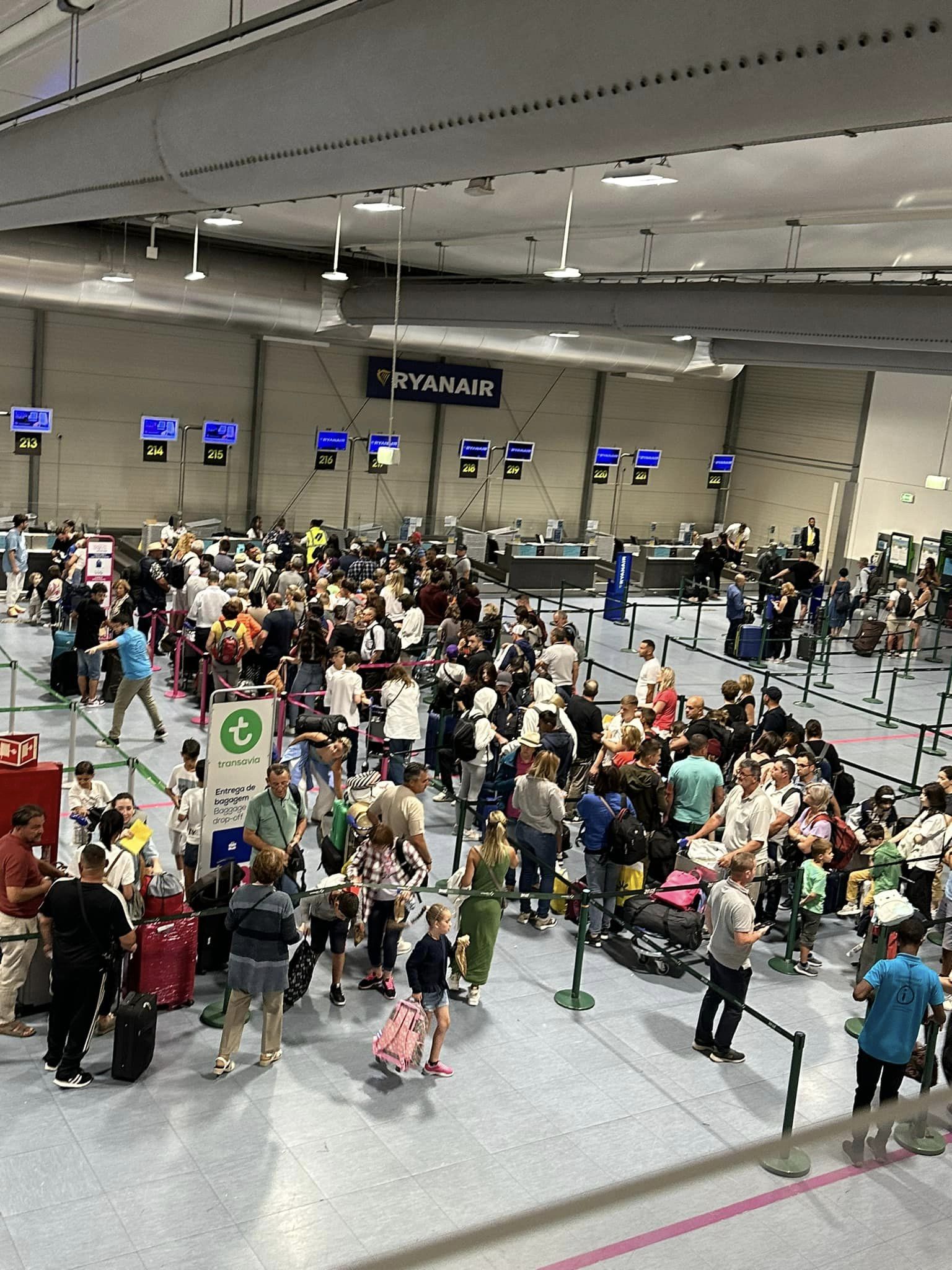Ce a pățit Oana Ioniță pe aeroportul din Lisabona. „Părea oarecum un avion fantomă. Nu am avut acces la toaletă, la mâncare, la nimic”