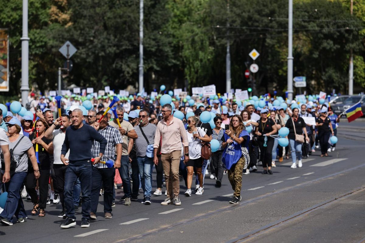 Sindicaliștii din administrația publică protestează în Capitală și amenință cu greva generală dacă măsurile Executivului sunt adoptate | VIDEO