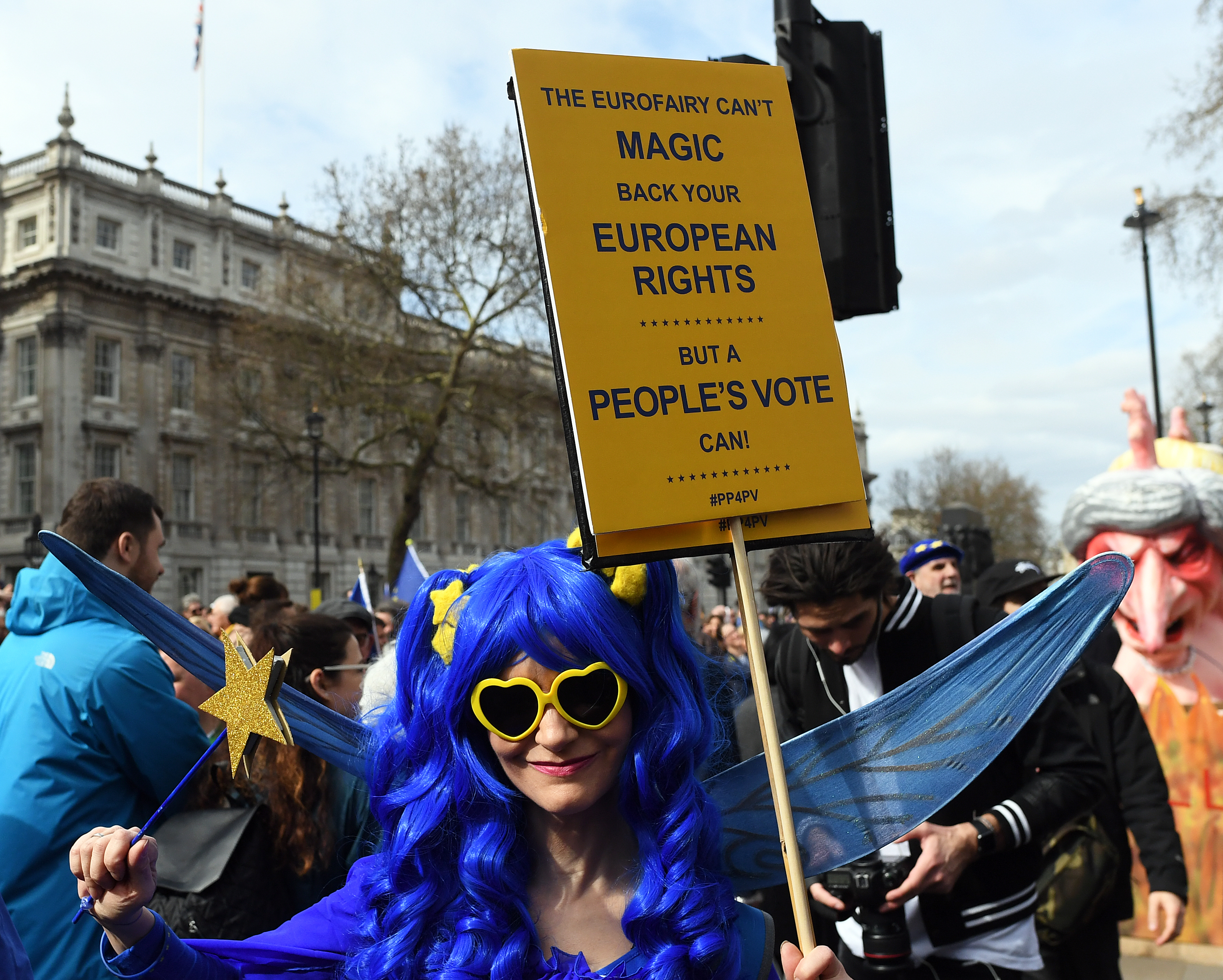 Sute de mii de oameni au protestat la Londra pentru organizarea unui nou referendum pe tema Brexitului (FOTO & VIDEO)