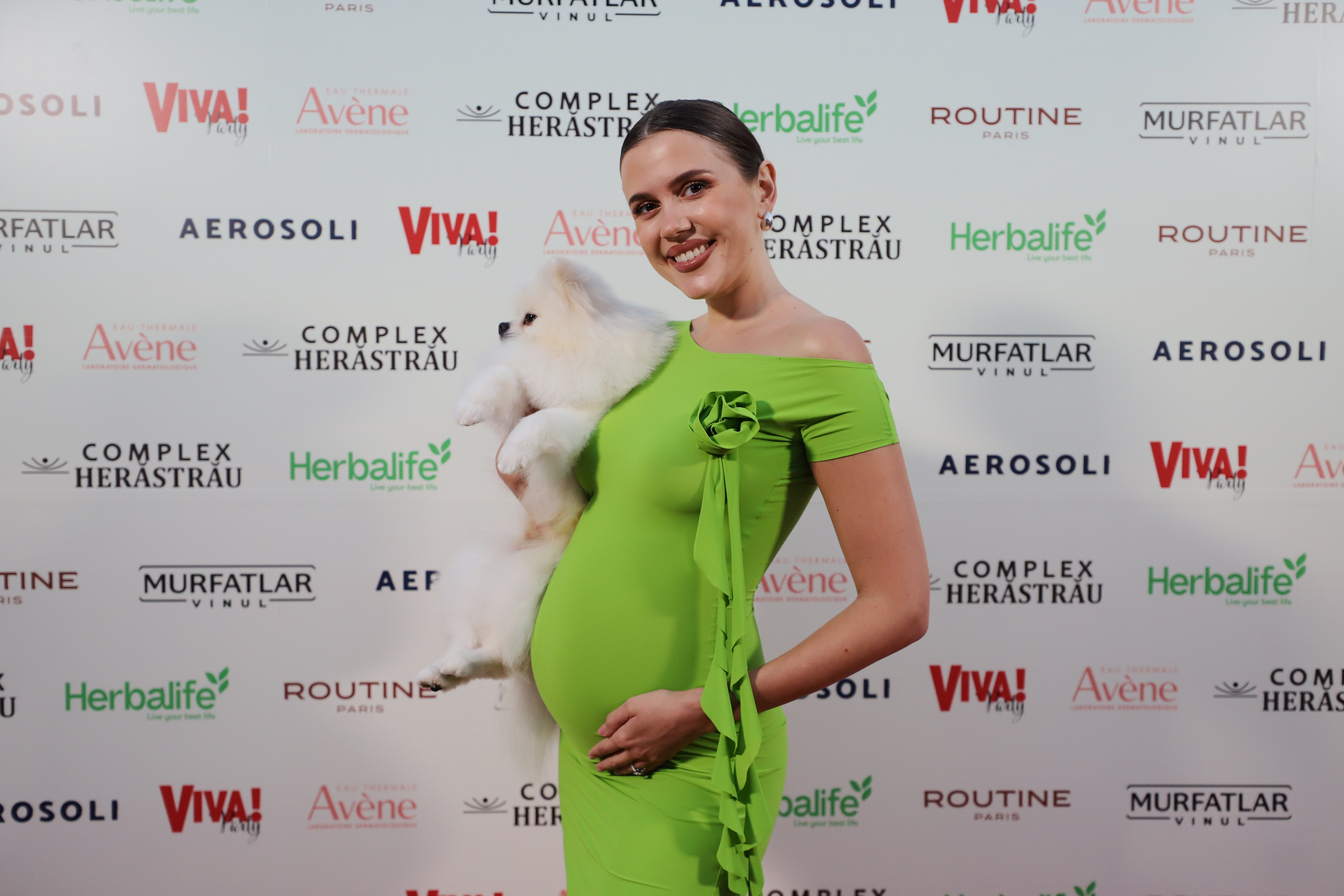 Vedetele însărcinate care și-au afișat mândre burtica la VIVA! Party 2025. Roxana Nemeș și Emily Burghelea au purtat rochii mulate