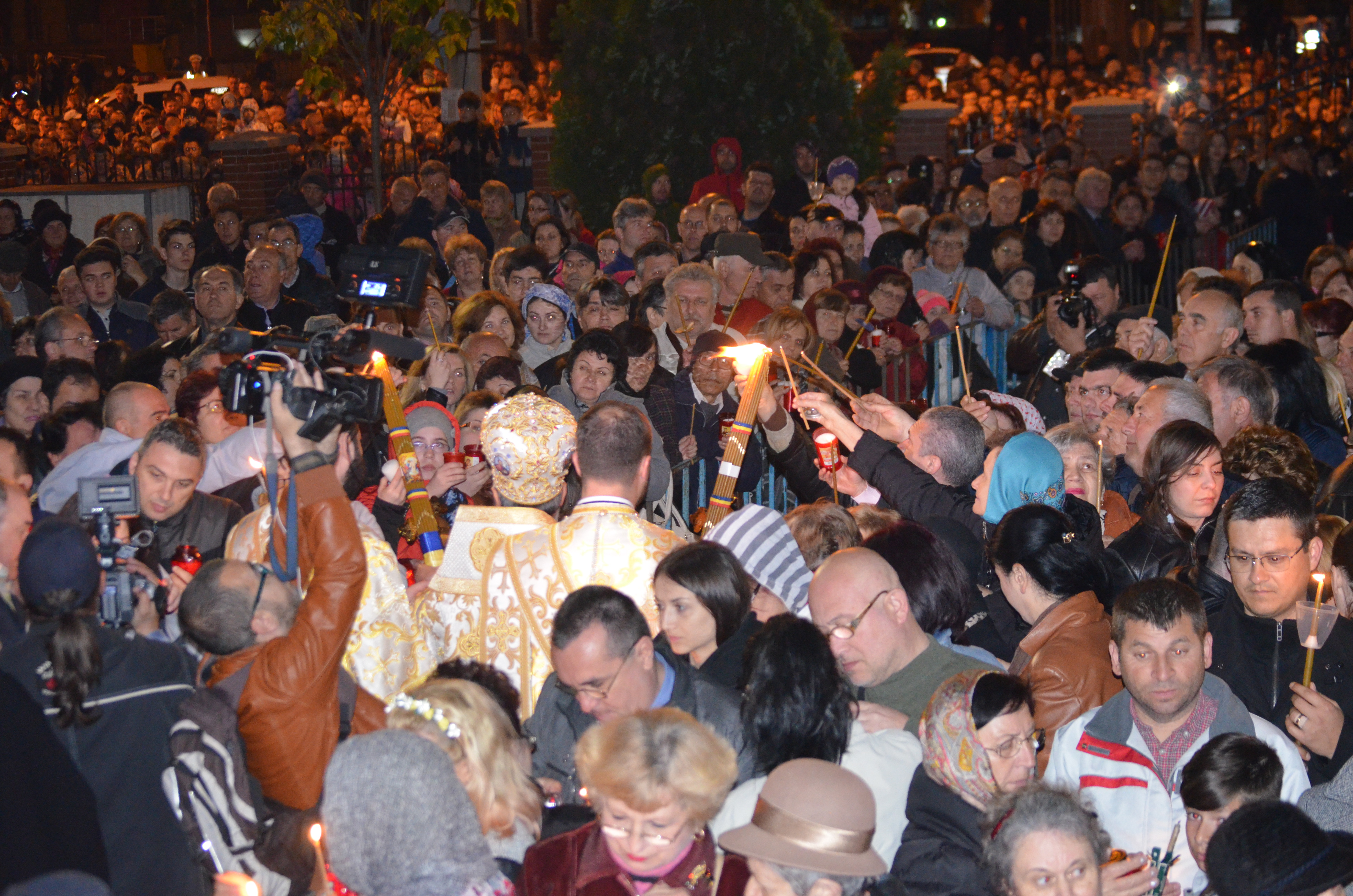 PAȘTE 2016: HRISTOS A ÎNVIAT! Așa petrec românii de Paște, pe 1 MAI! FOTO&VIDEO