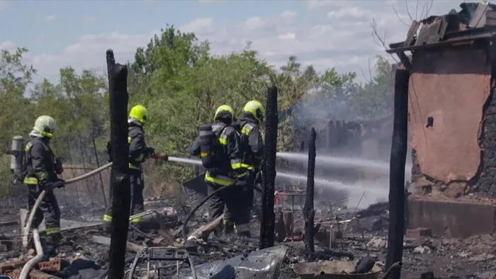 „Mintha háború lenne” – Gázpalack robbant fel egy családi háznál Paszabon, a szomszédok pánikban menekültek – videó