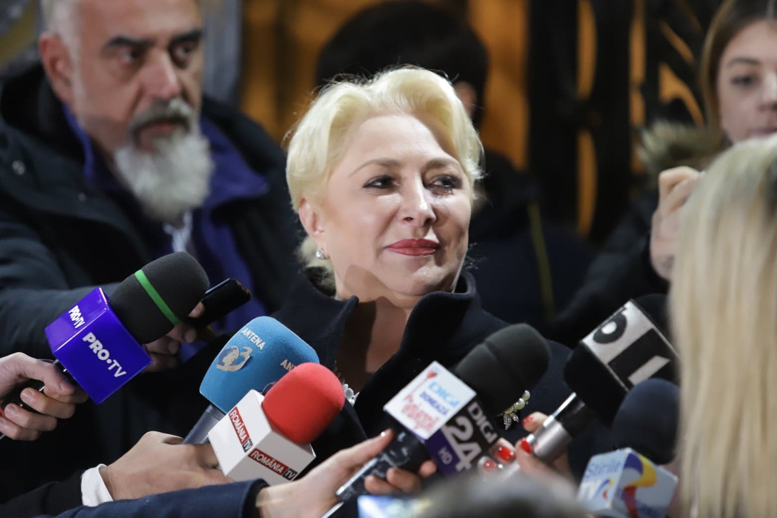 Imagini rare cu Viorica Dăncilă în tinerețe, înainte să intre în politică. Cum arăta brunetă și cu părul ondulat