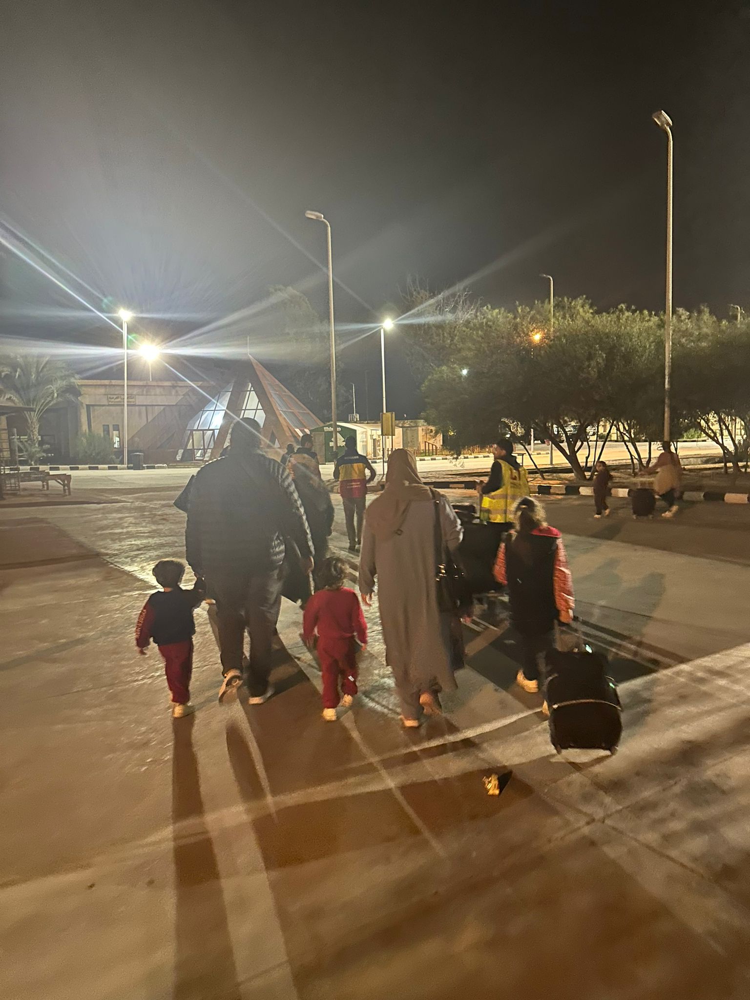Alți 12 români au fost evacuaţi din Fâşia Gaza și vor ajunge în România. Câți au mai rămas de adus