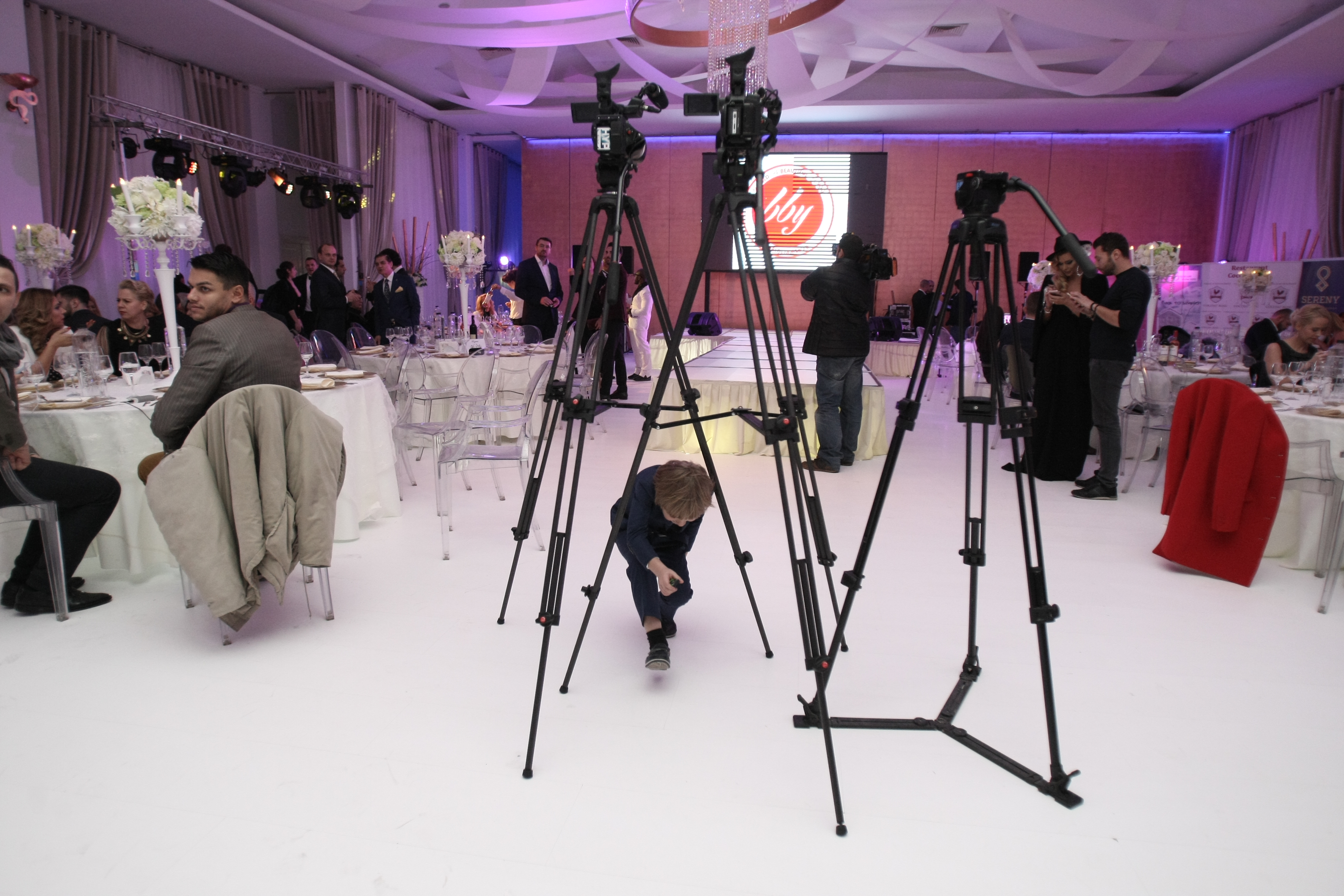 FOTO EXCLUSIV/ Nobil, nobil, dar tot copil! Prințul Carol Ferdinand a făcut ravagii la un eveniment monden